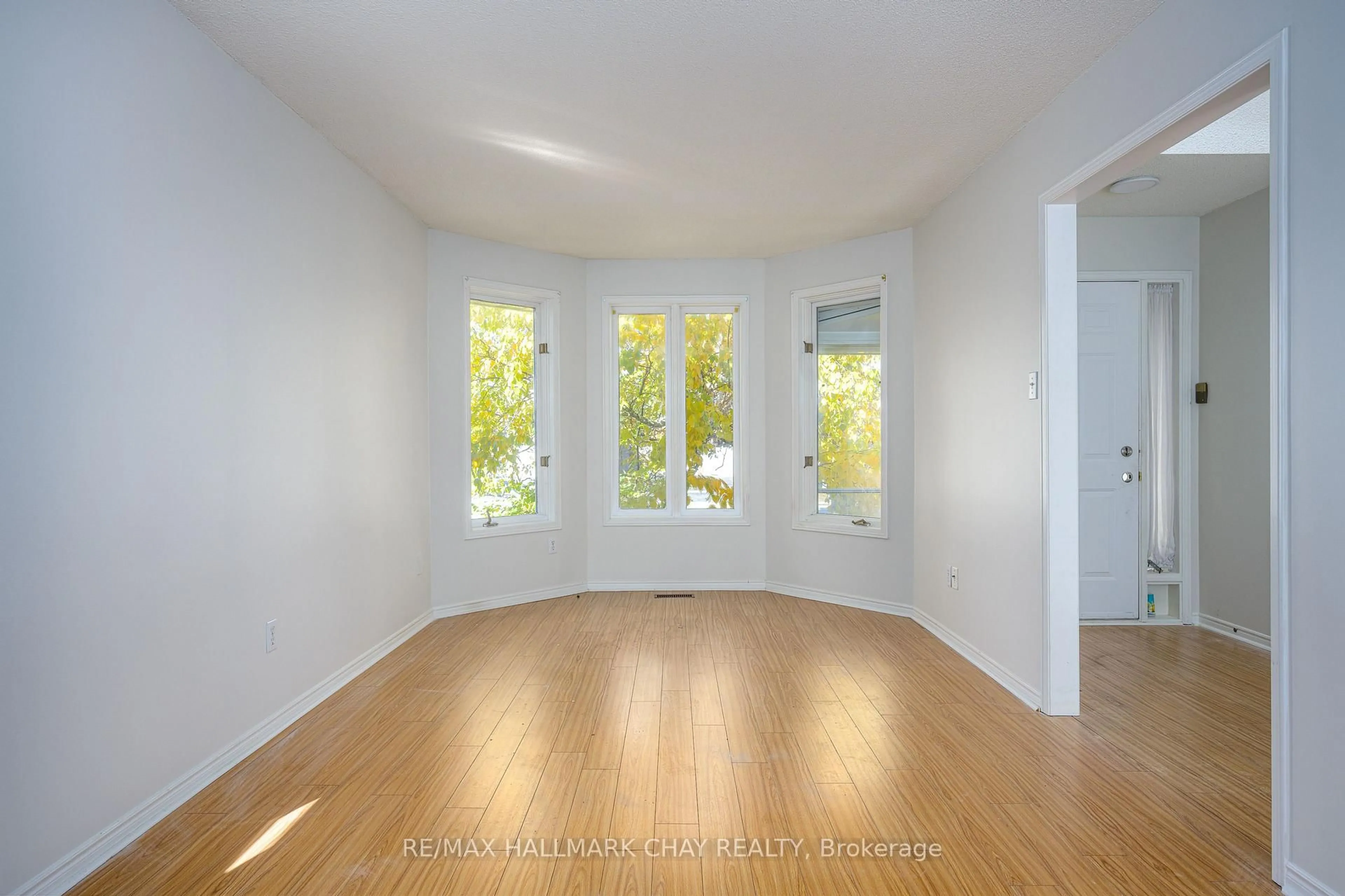 A pic of a room for 197 Livingstone St, Barrie Ontario L4N 6Z9