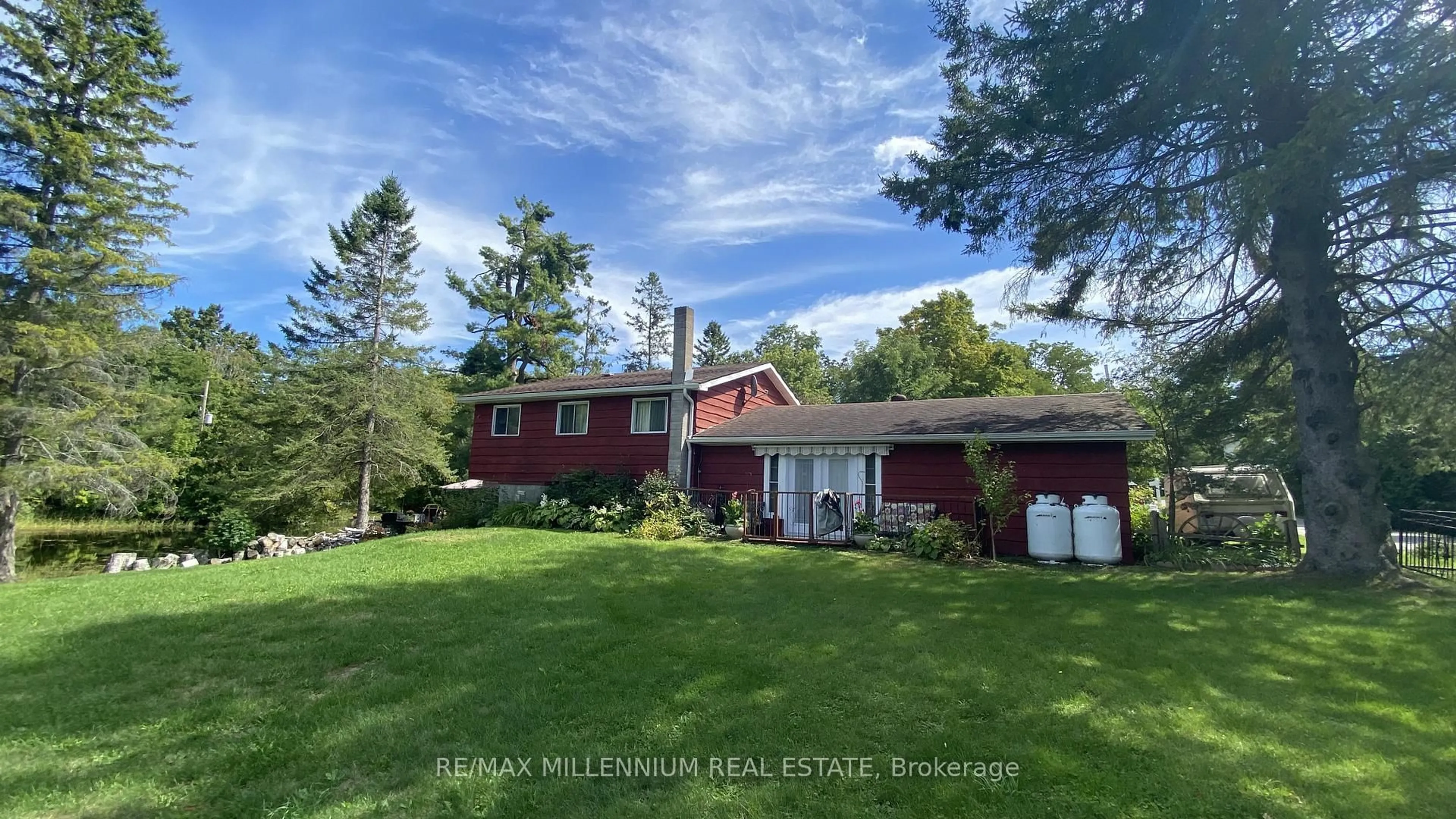 A pic from outside/outdoor area/front of a property/back of a property/a pic from drone, water/lake/river/ocean view for 3741 Cedar Rapids Dr, Severn Ontario L3V 6H2