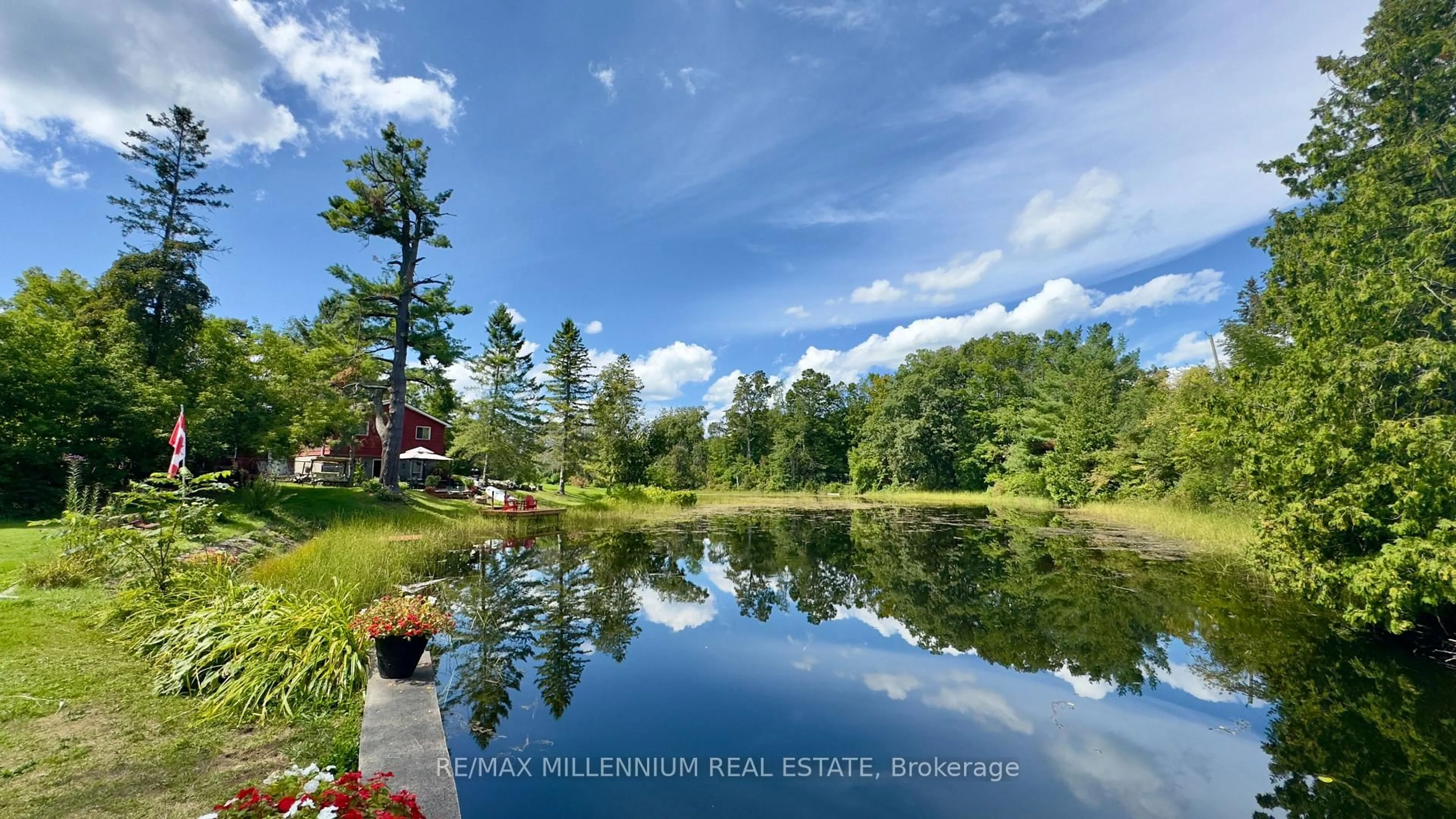 A pic from outside/outdoor area/front of a property/back of a property/a pic from drone, water/lake/river/ocean view for 3741 Cedar Rapids Dr, Severn Ontario L3V 6H2