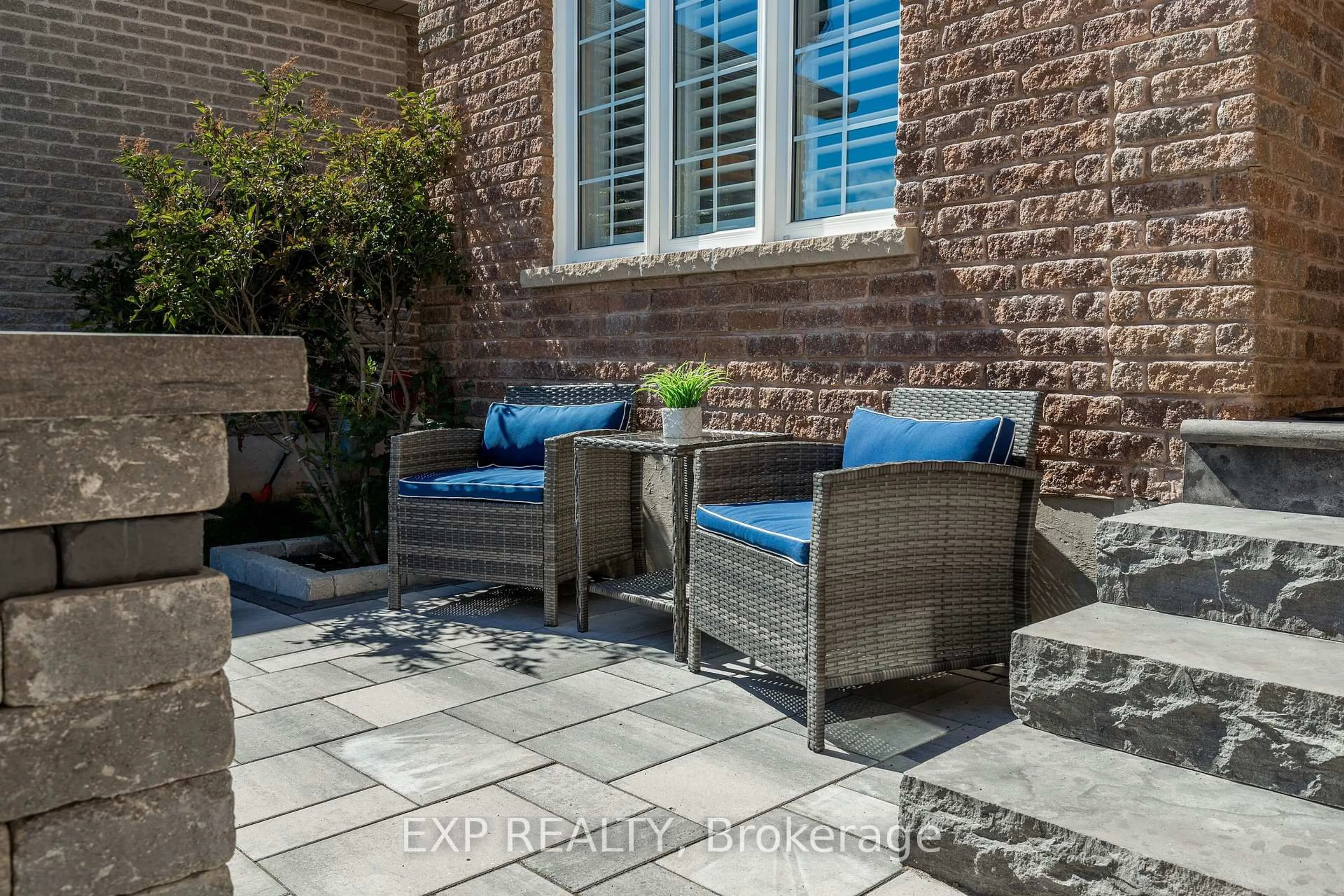 Patio, street for 314 Country Lane, Barrie Ontario L4N 5Z6