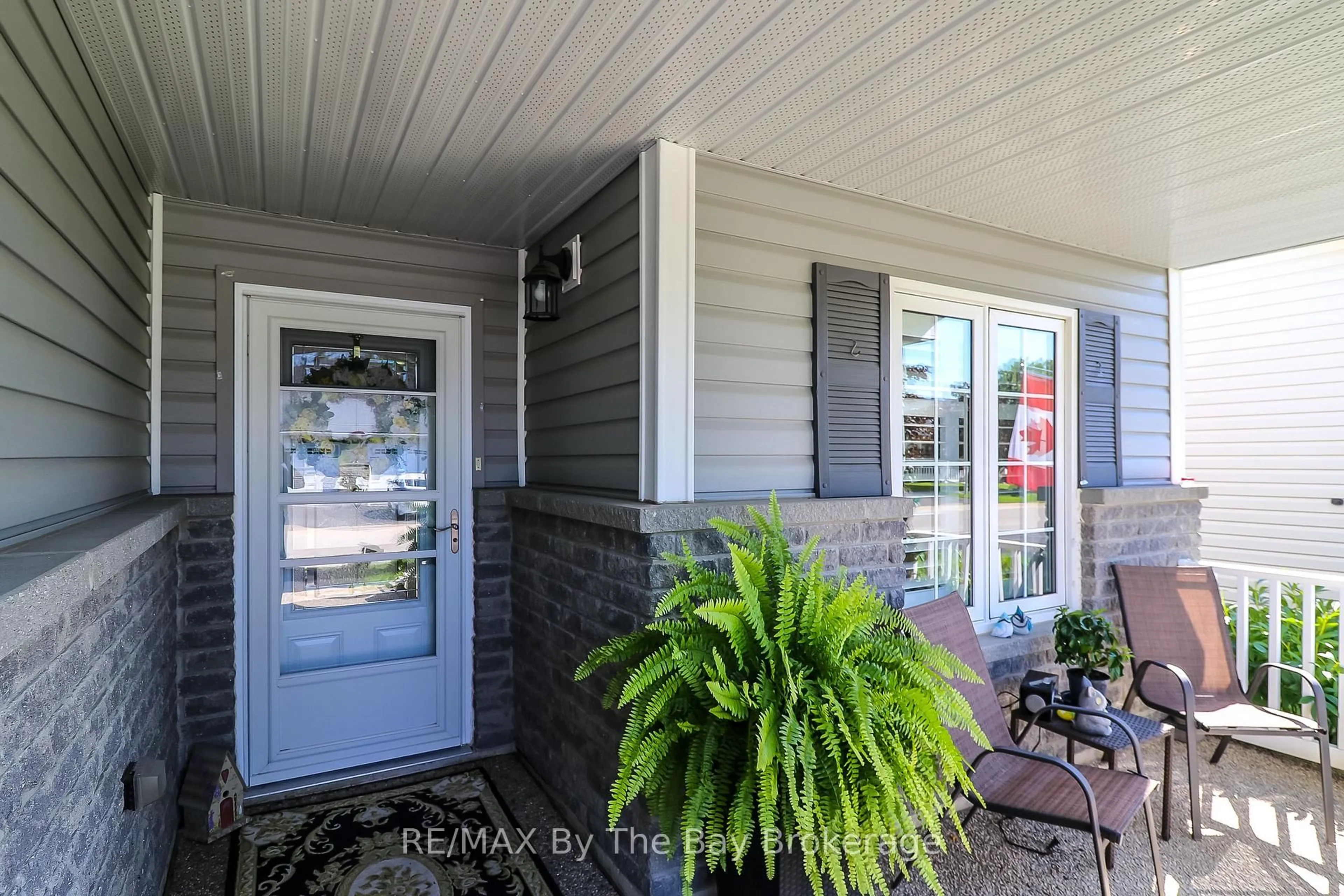 Indoor entryway for 31 New York Ave, Wasaga Beach Ontario L9Z 3A8