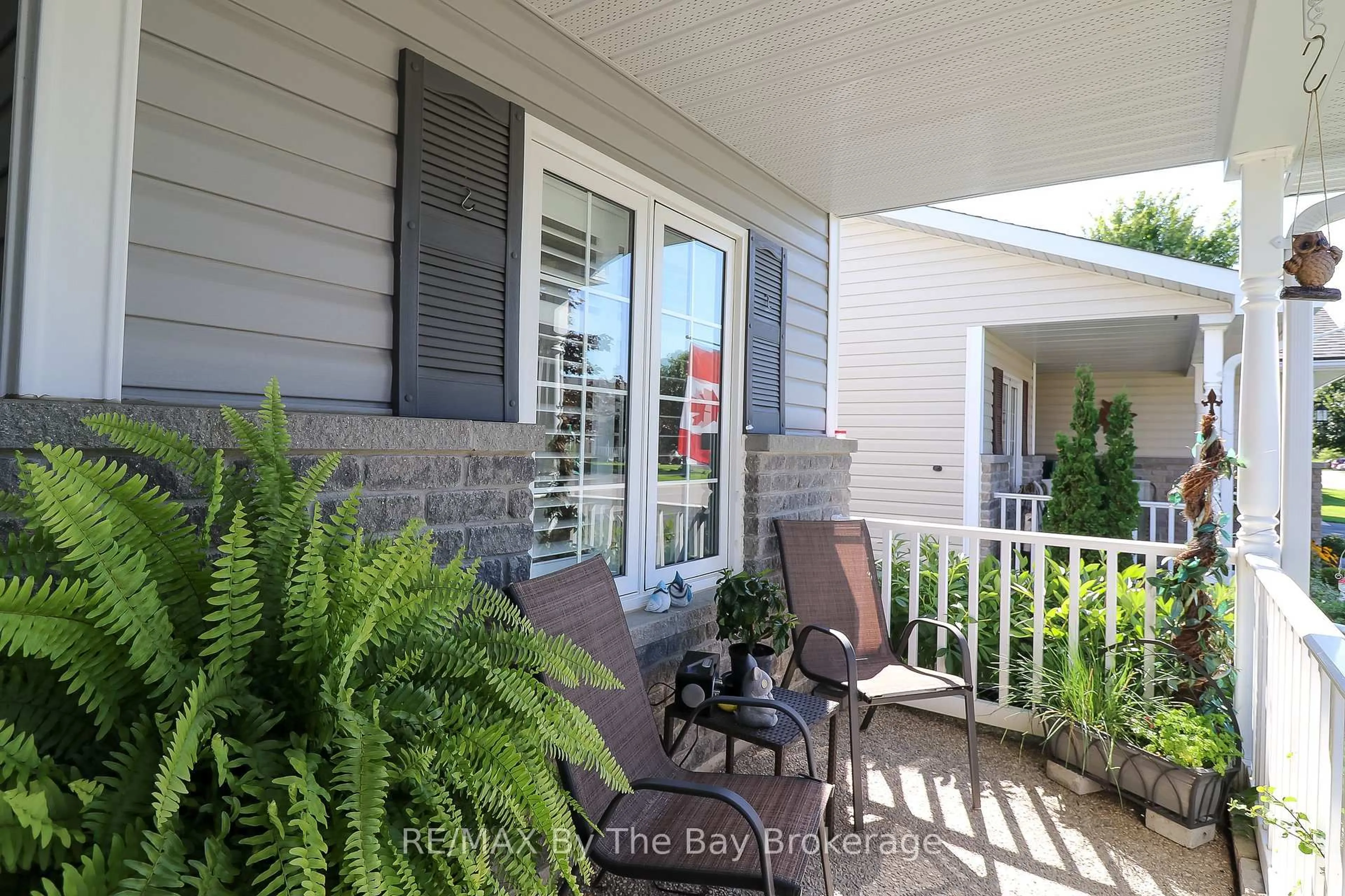 Patio, street for 31 New York Ave, Wasaga Beach Ontario L9Z 3A8
