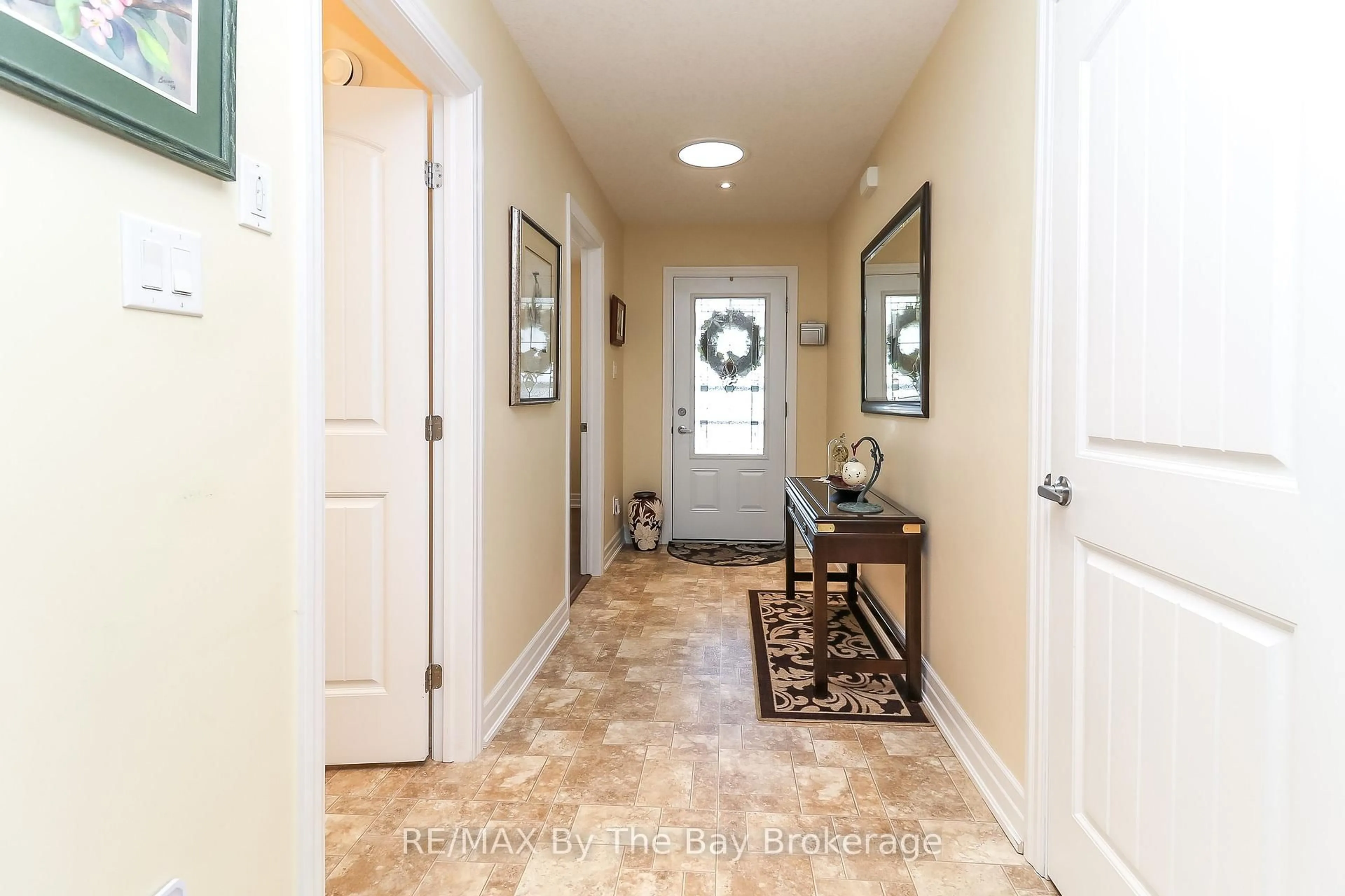 Indoor entryway for 31 New York Ave, Wasaga Beach Ontario L9Z 3A8