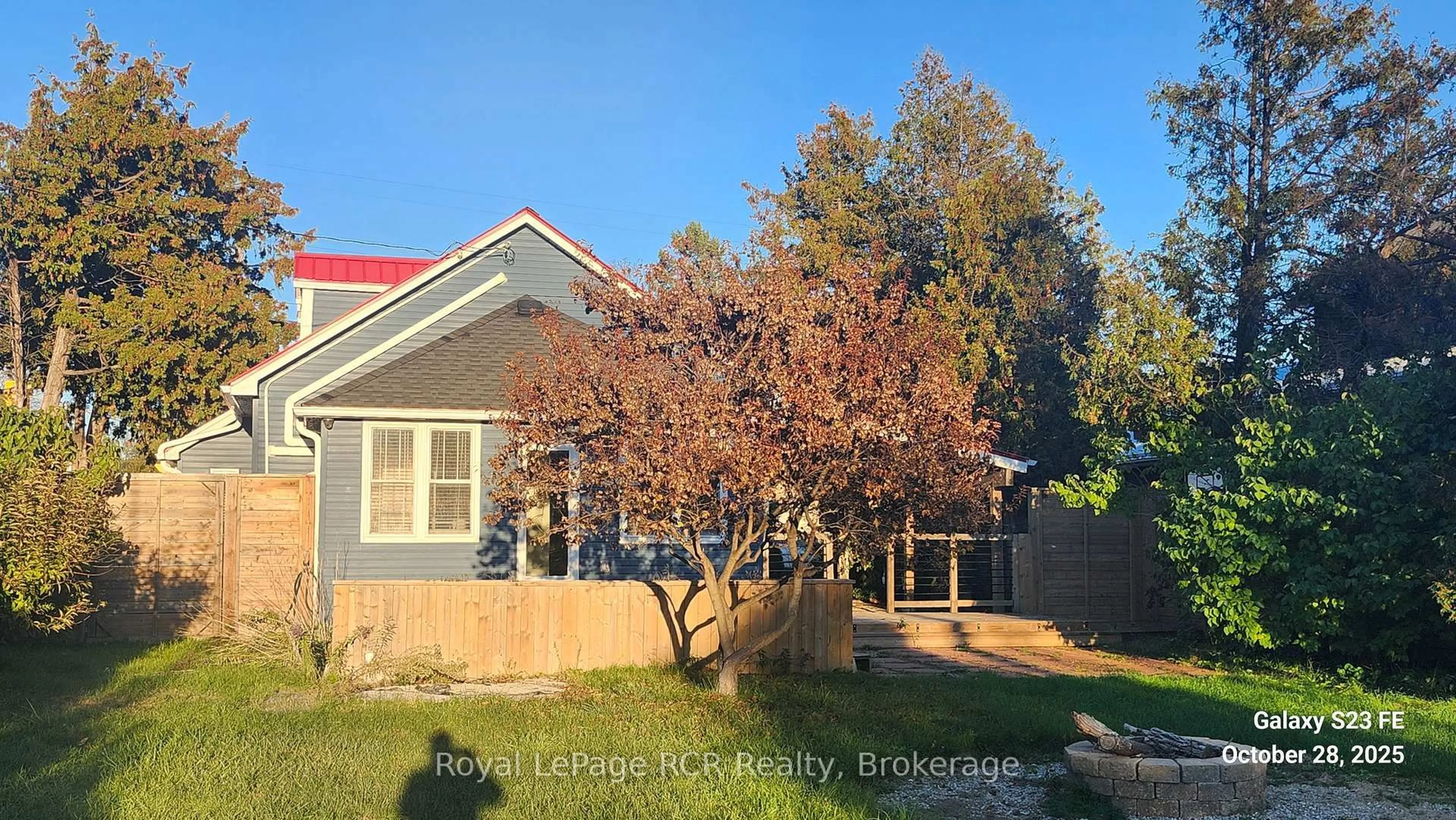 A pic from outside/outdoor area/front of a property/back of a property/a pic from drone, street for 80 Huron St, Collingwood Ontario L9Y 1C6