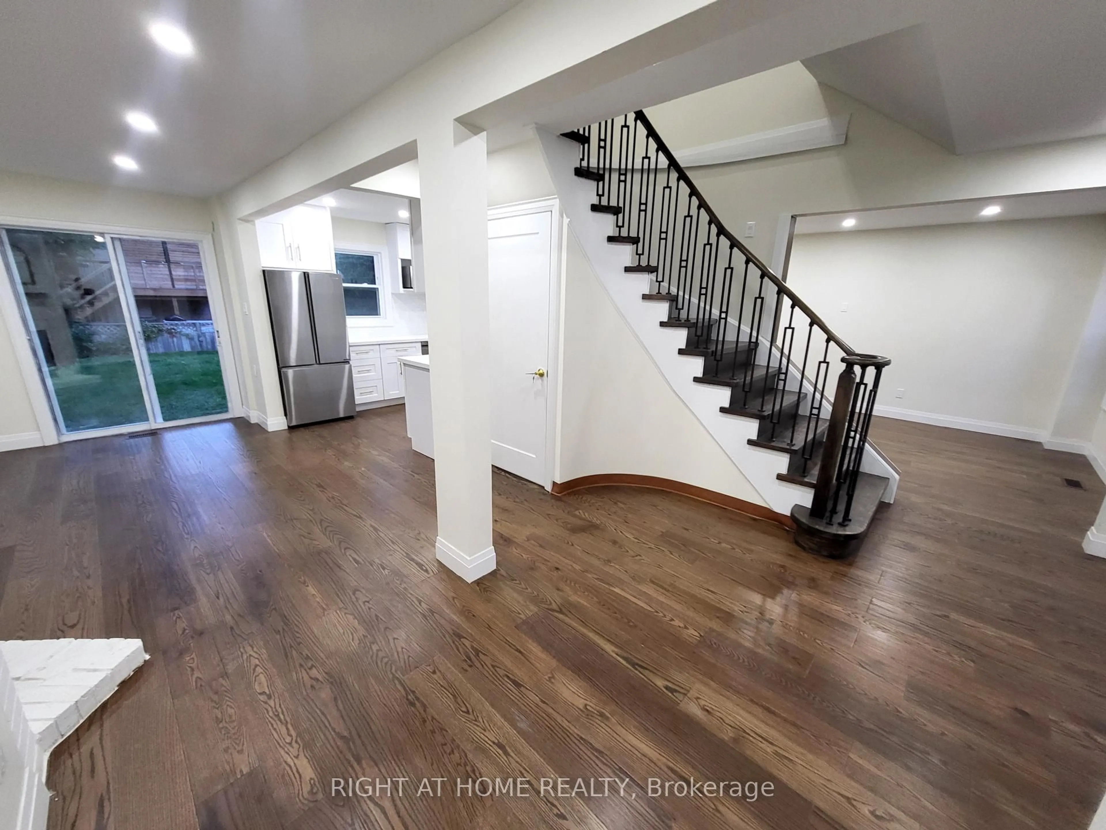 Unknown for 247 Hickling Tr, Barrie Ontario L4M 5W9