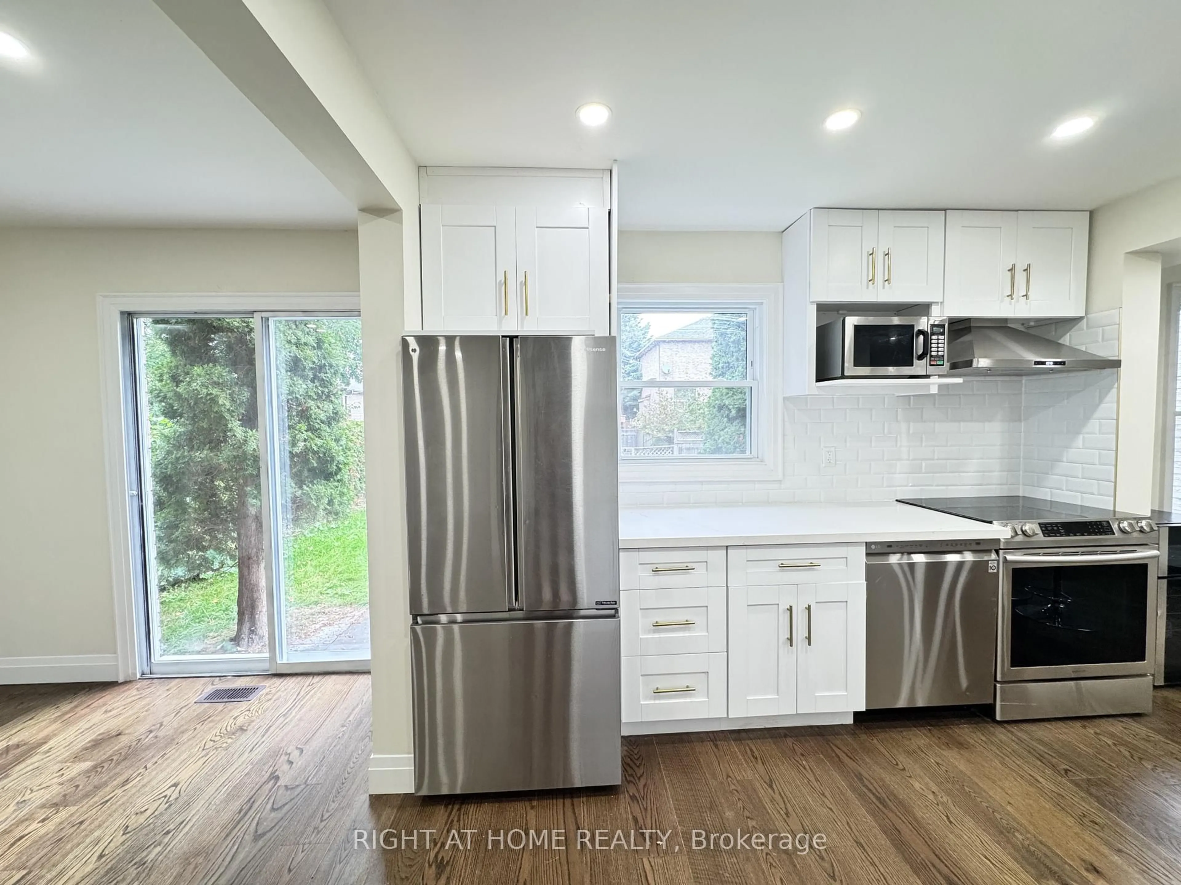Open concept kitchen, unknown for 247 Hickling Tr, Barrie Ontario L4M 5W9