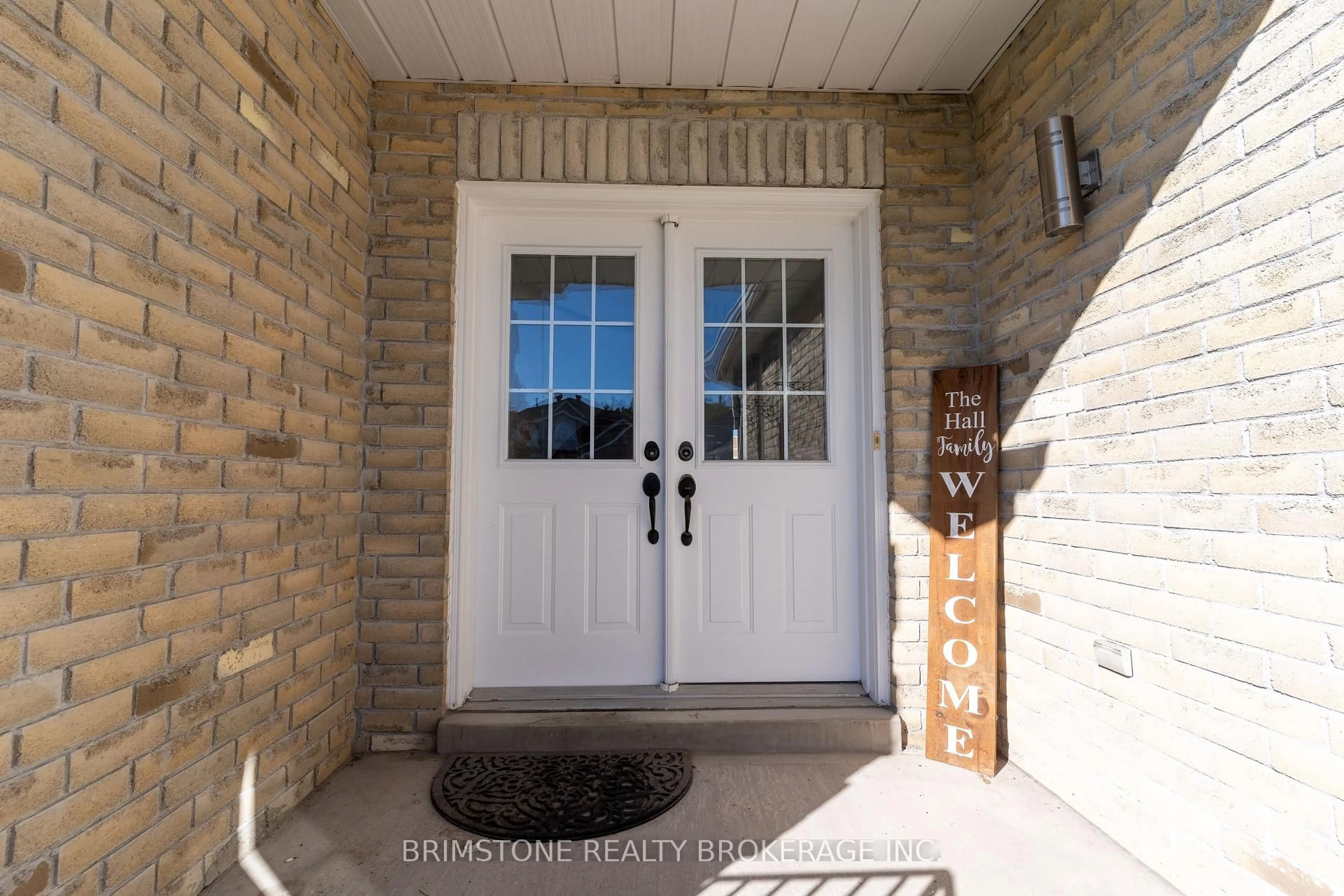 Indoor entryway for 6 Silvercreek Cres, Barrie Ontario L4N 0Z8