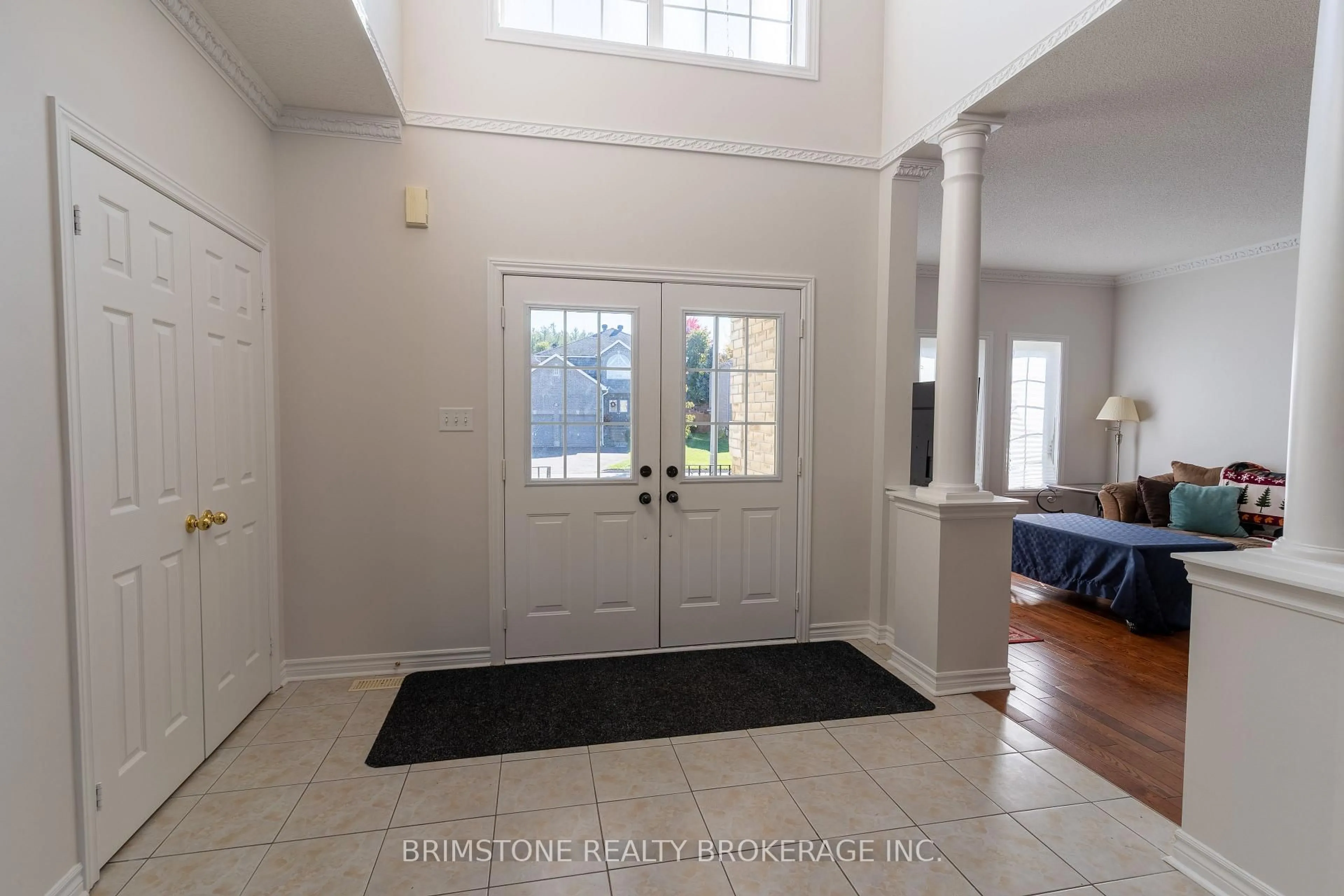 Indoor entryway for 6 Silvercreek Cres, Barrie Ontario L4N 0Z8