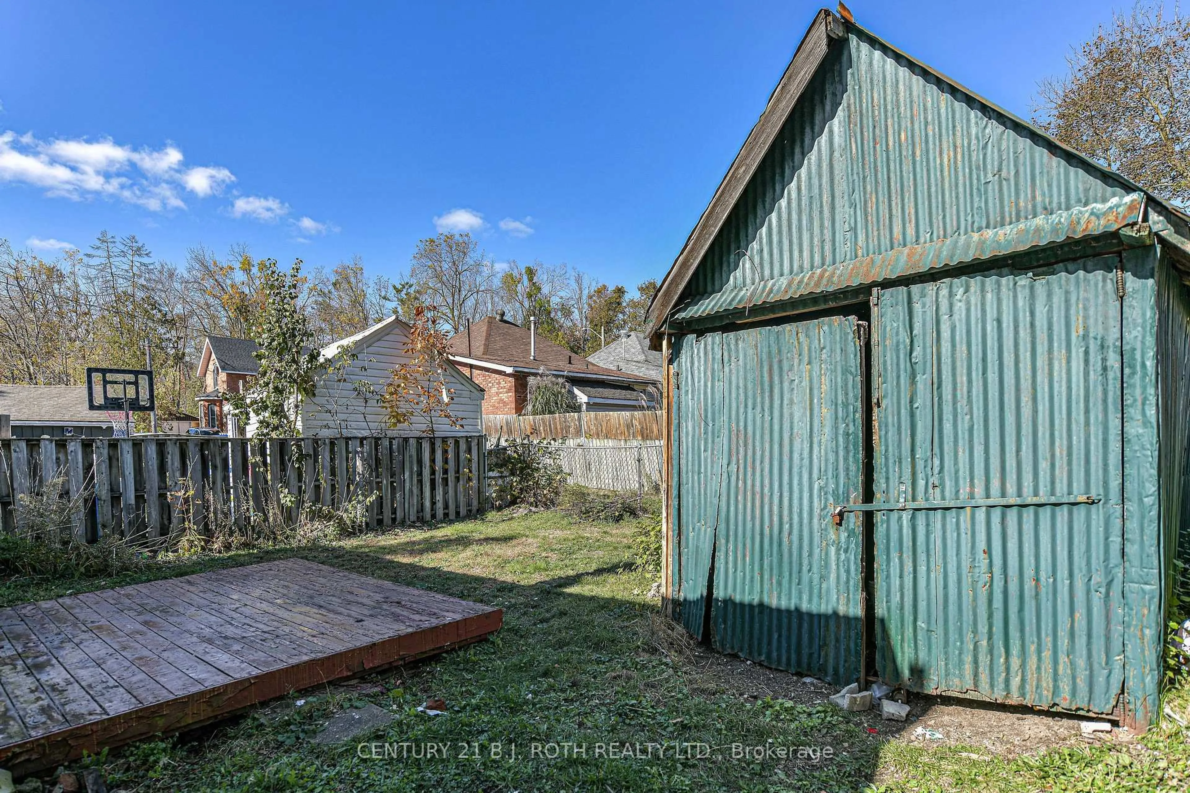 Shed for 136 Coldwater Rd, Orillia Ontario L3V 3L6