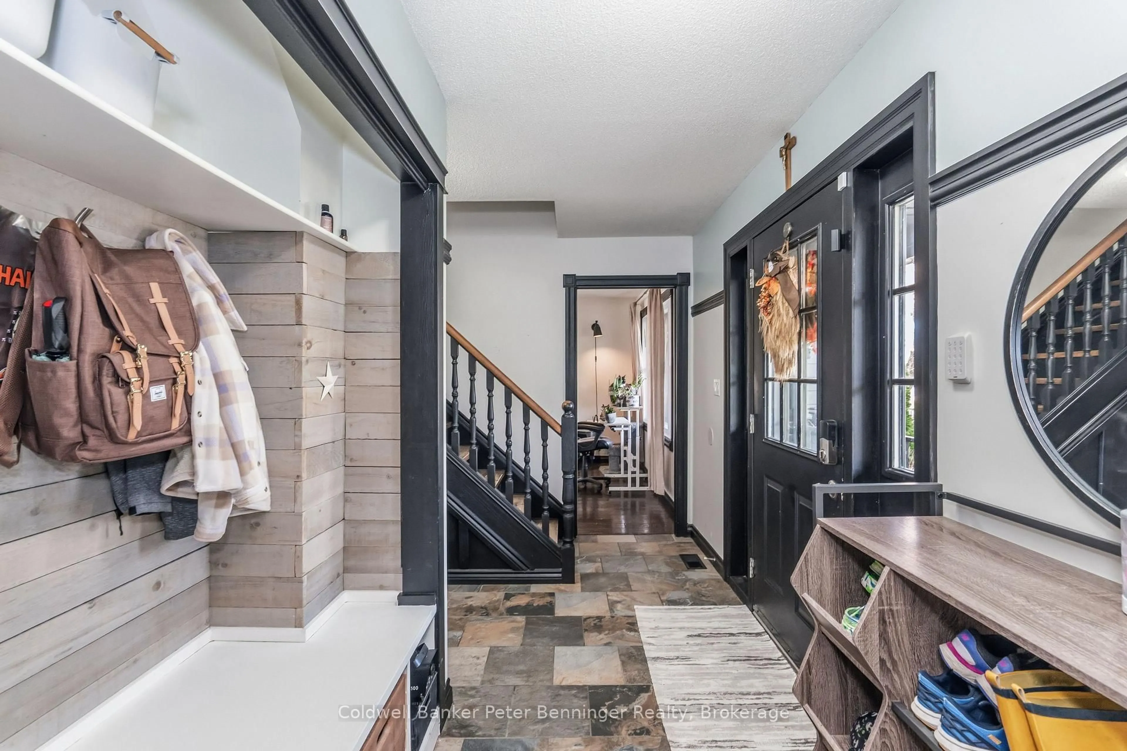 Indoor entryway for 34 Ash St, Tay Ontario L0K 2C0