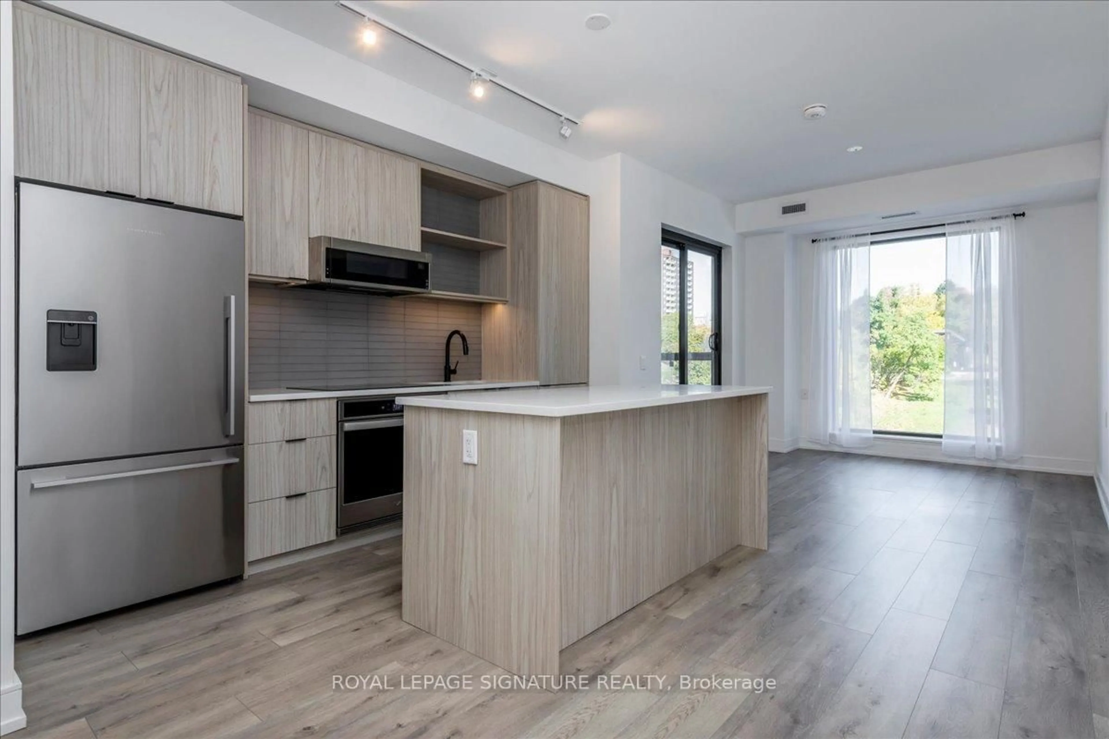 Open concept kitchen, wood/laminate floor for 185 Dunlop St #517, Barrie Ontario L4M 0L7