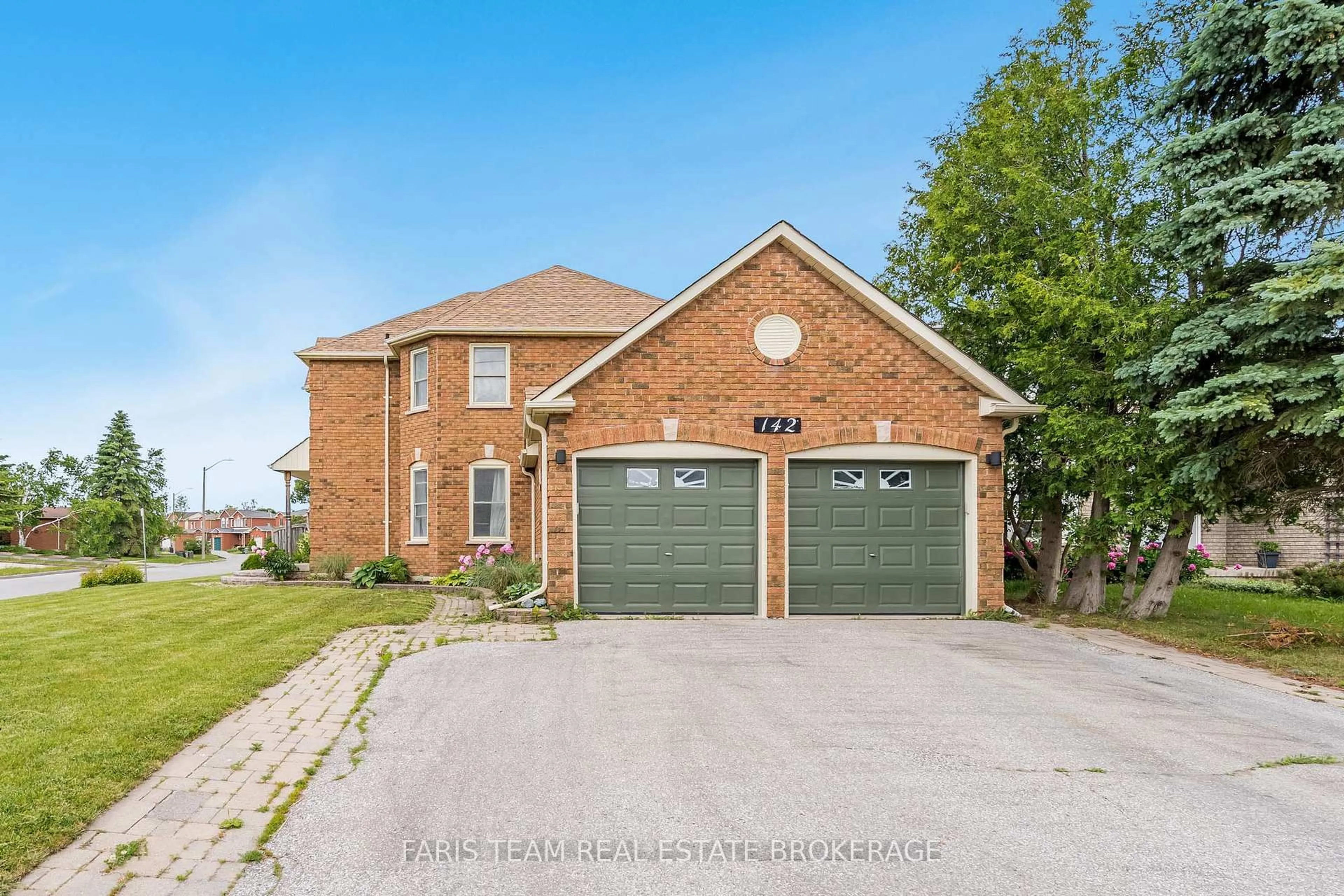 Home with brick exterior material, street for 142 Livingstone St, Barrie Ontario L4N 7J5