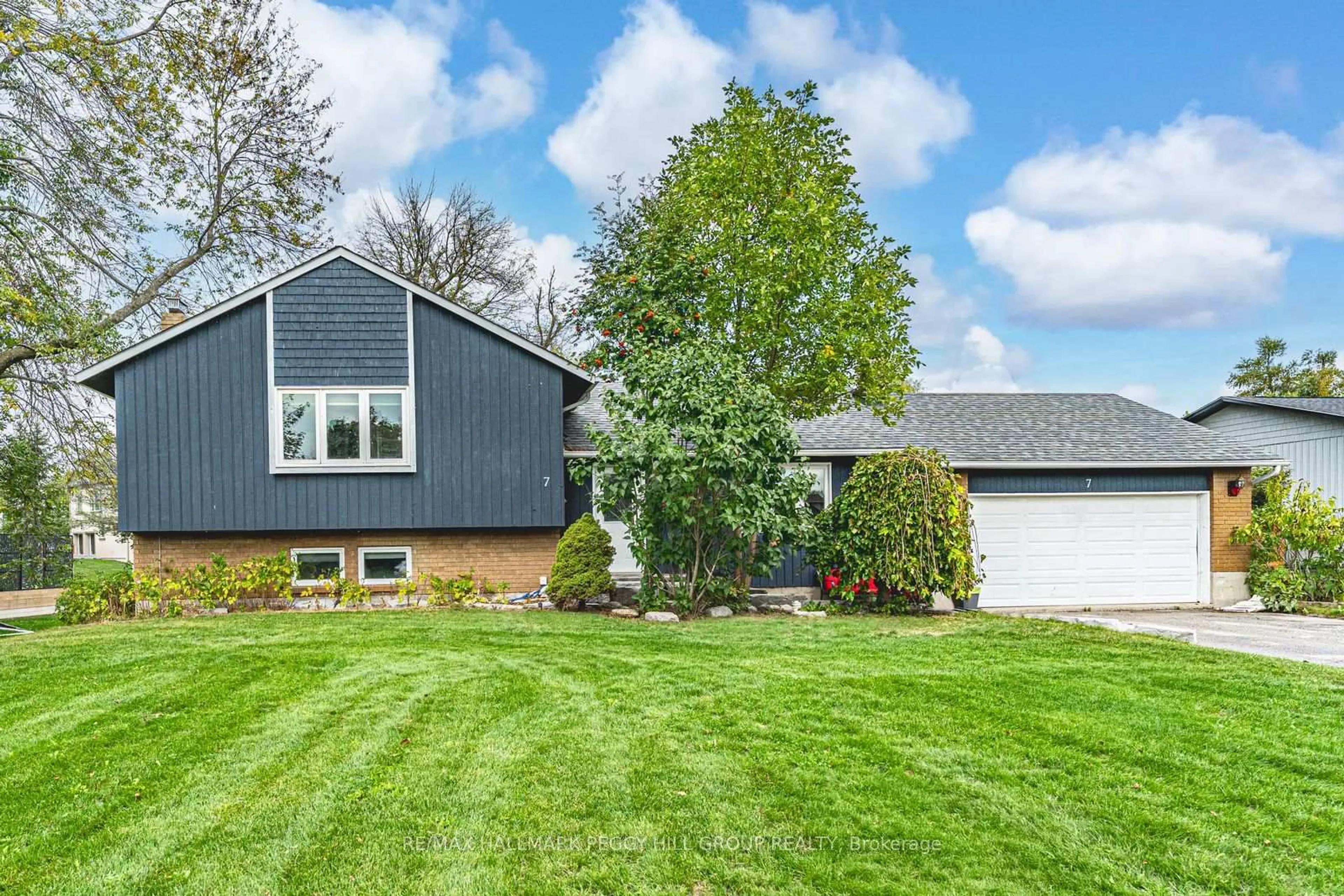 Home with vinyl exterior material, unknown for 7 Sandlewood Tr, Ramara Ontario L0K 1B0