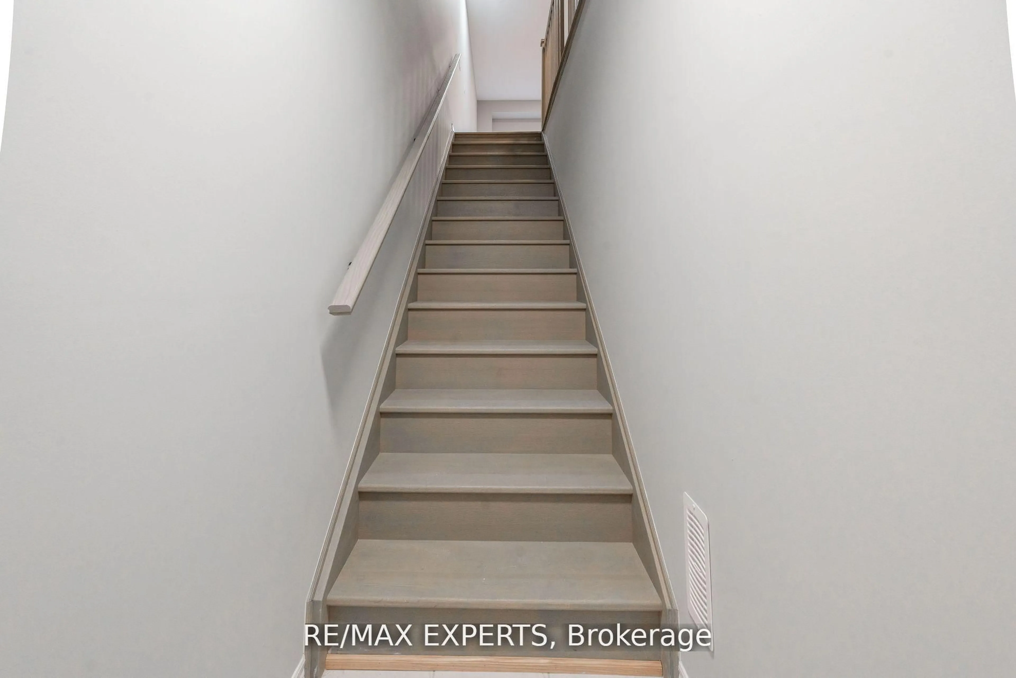 Stairs for 13 Winters Cres, Collingwood Ontario L9Y 5H8