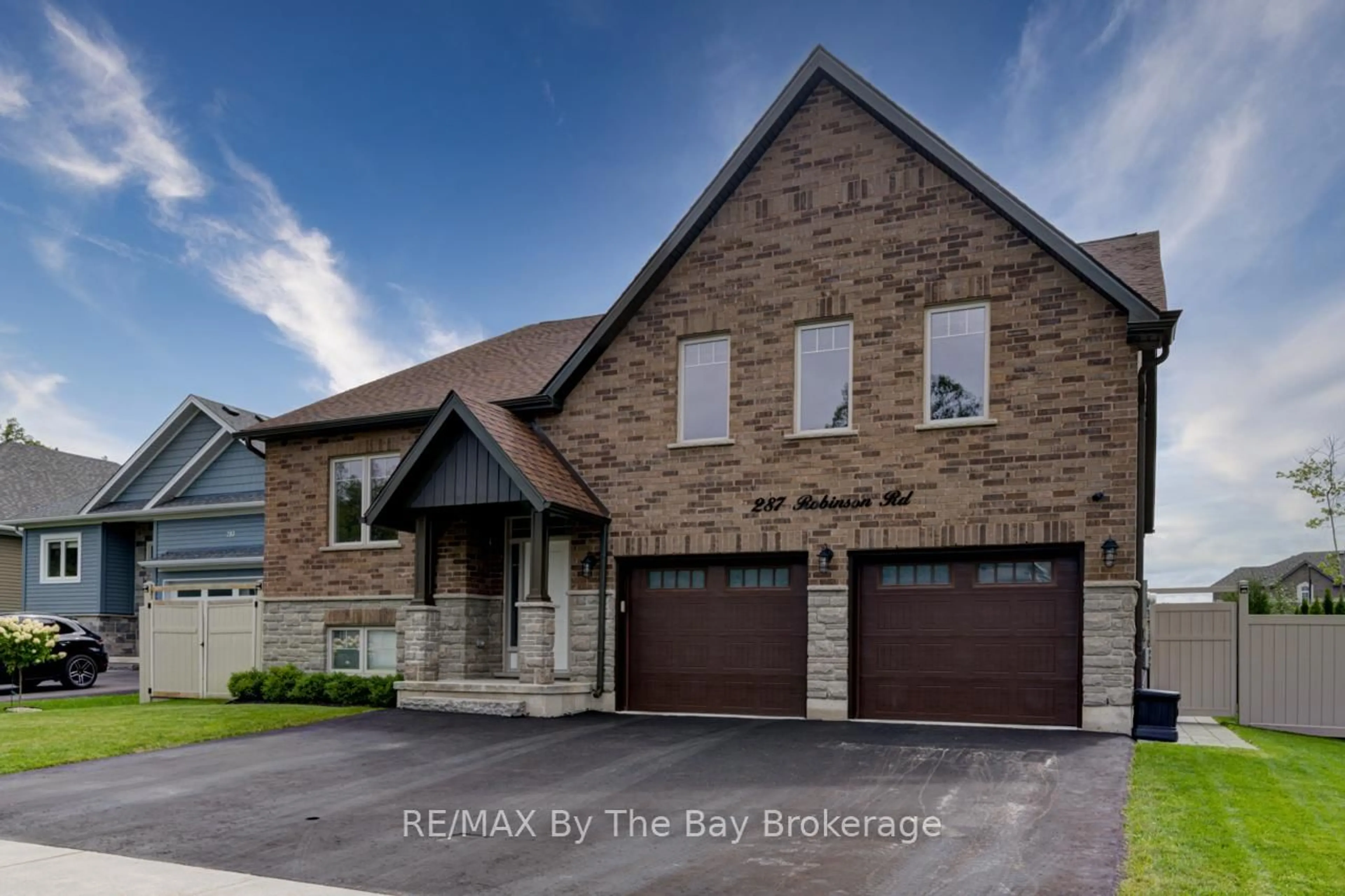 Home with brick exterior material, street for 287 Robinson Rd, Wasaga Beach Ontario L9Z 3A3