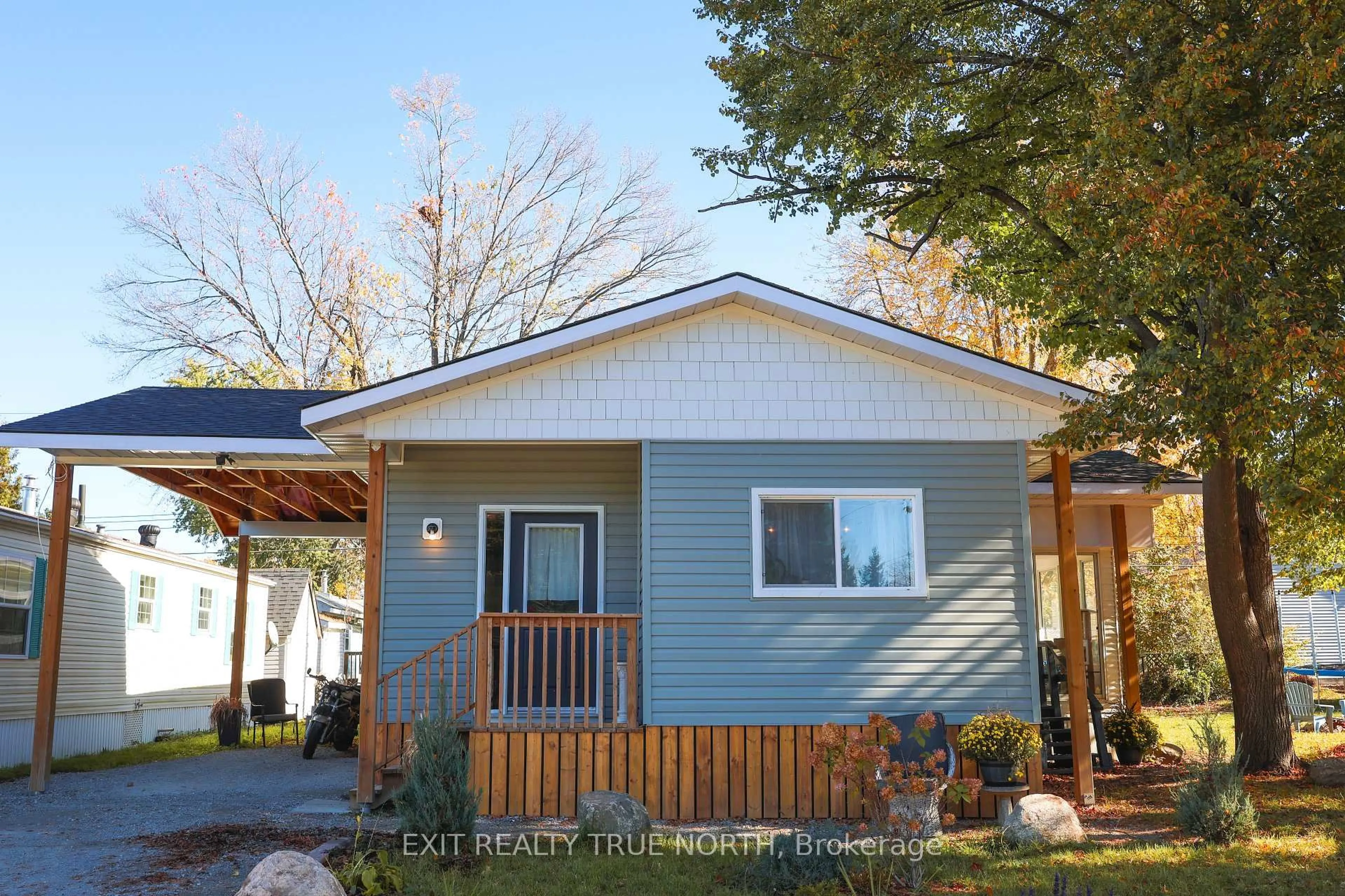 Home with vinyl exterior material, street for 19 Vic's Rd, Midland Ontario L4R 0B9