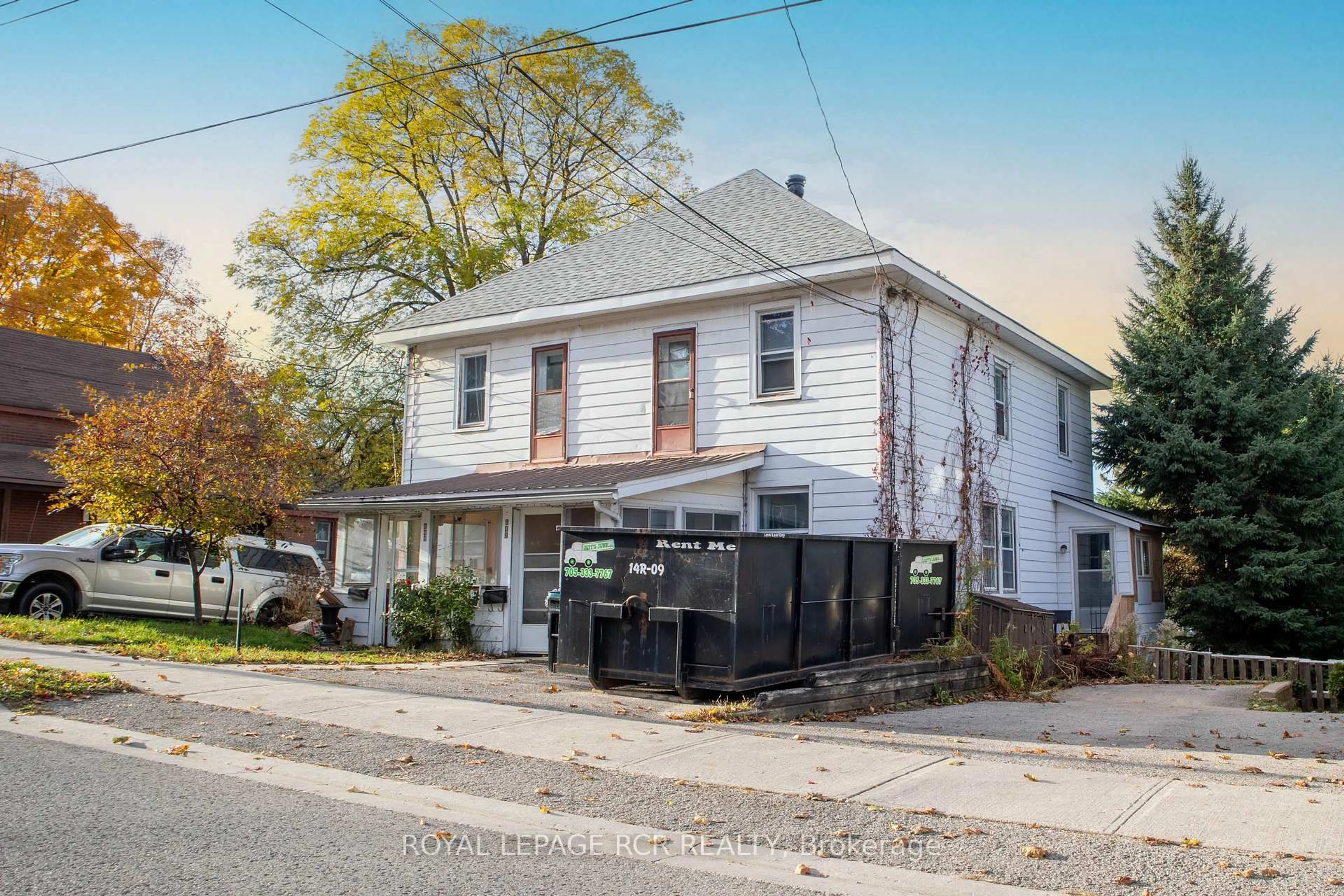 Unknown for 644 Bay St, Midland Ontario L4R 1L9