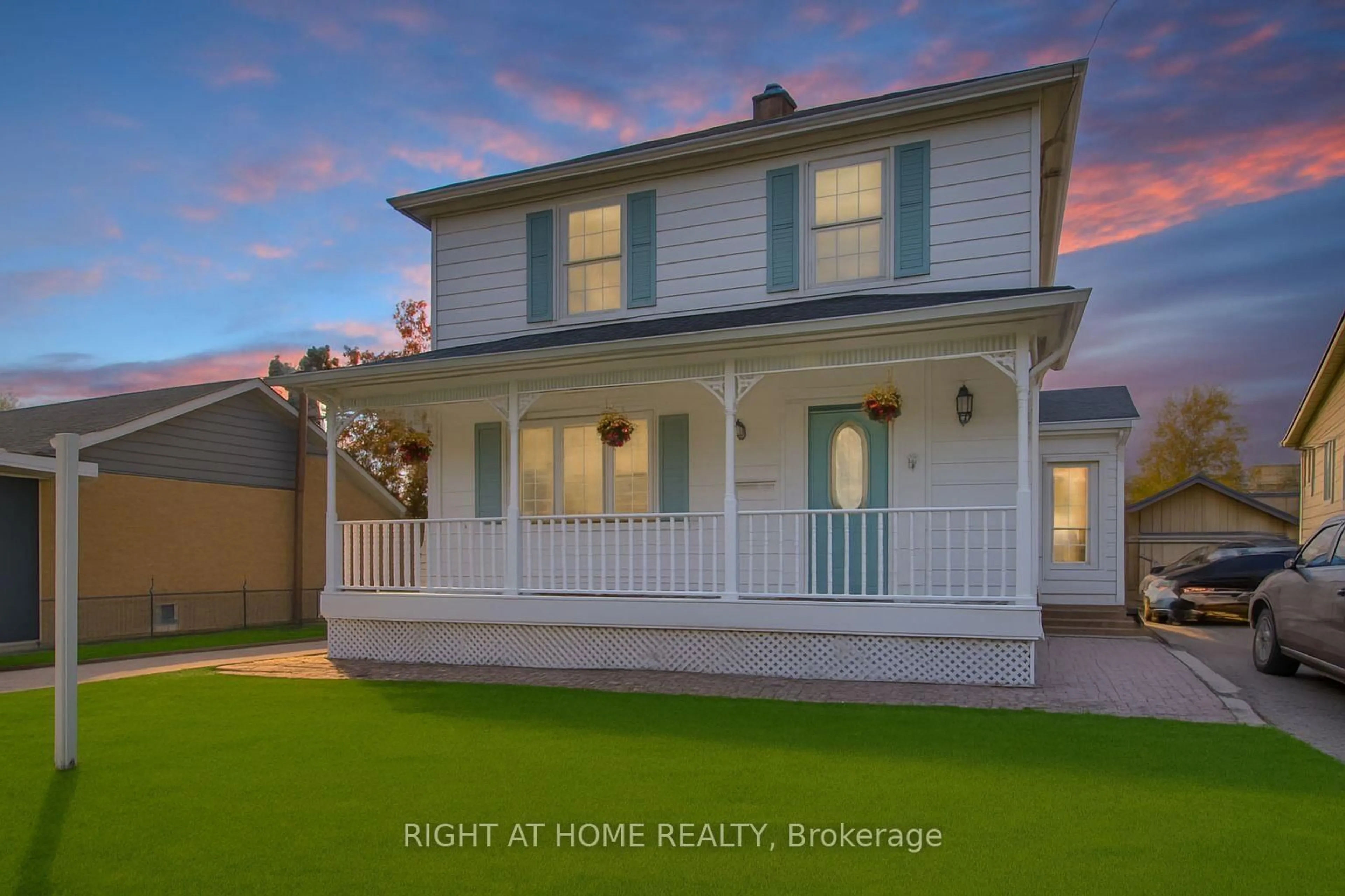 Home with vinyl exterior material, water/lake/river/ocean view for 44 Newton St, Barrie Ontario L4M 3N5