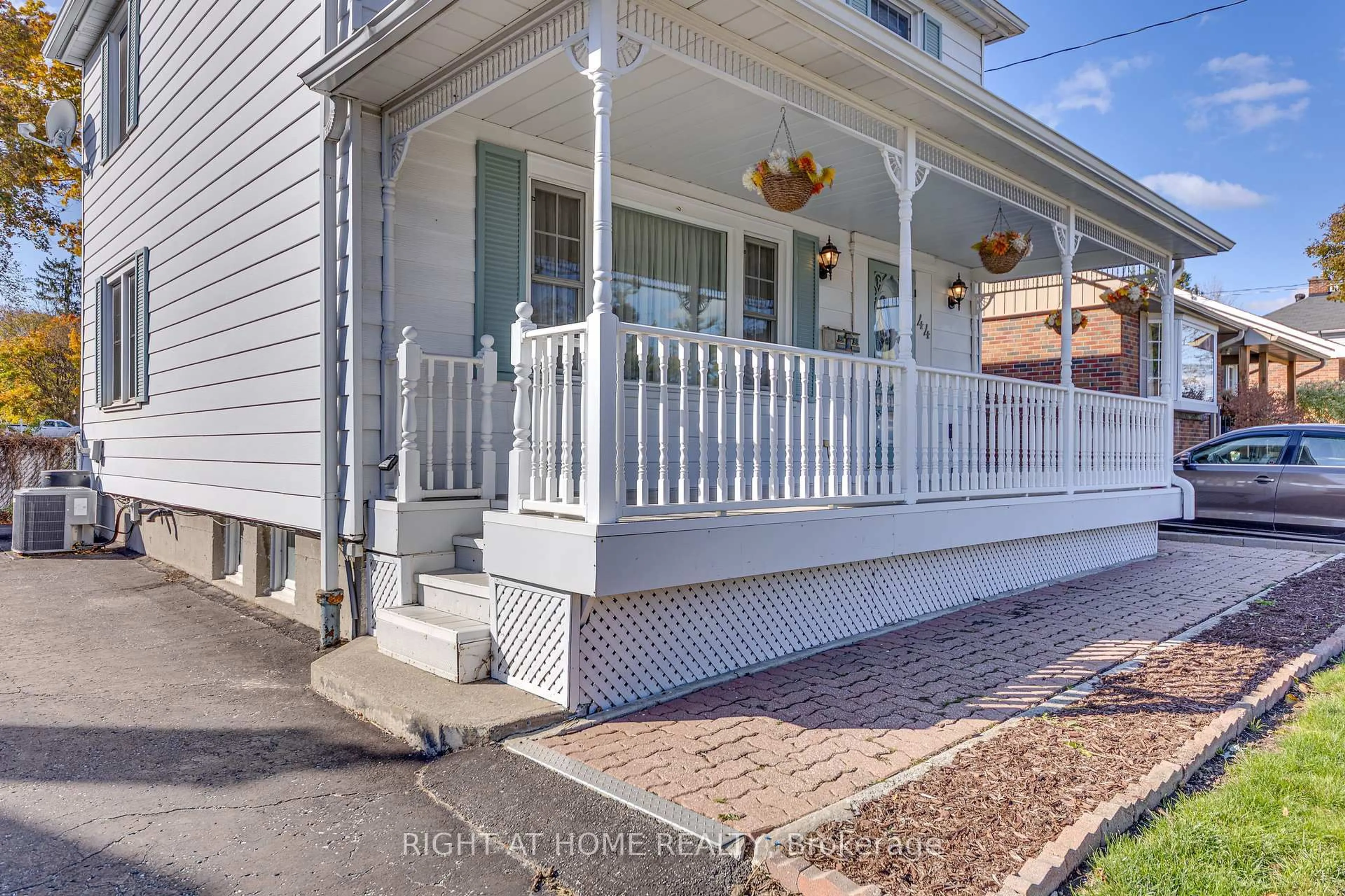 Unknown for 44 Newton St, Barrie Ontario L4M 3N5