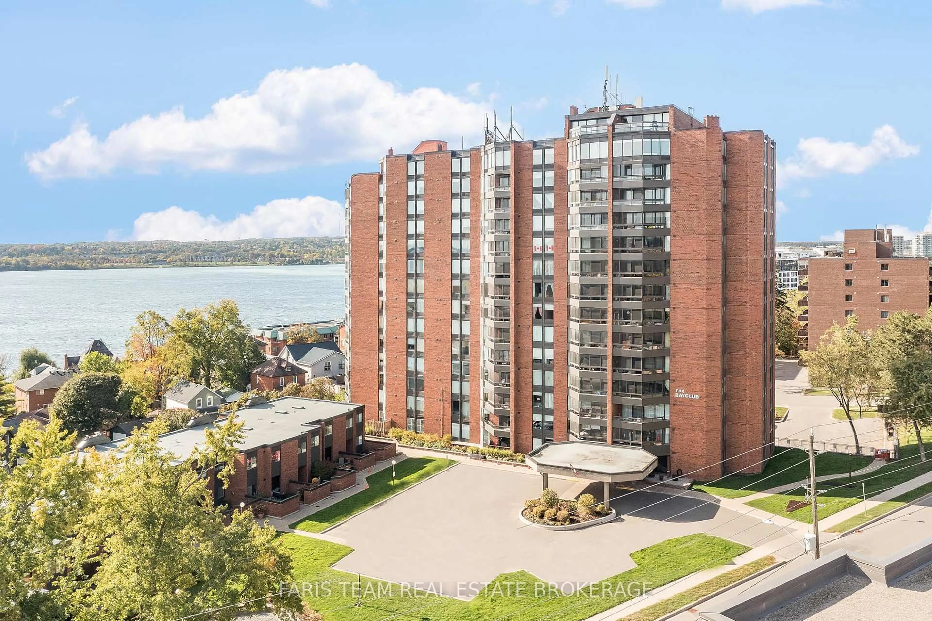 A pic from outside/outdoor area/front of a property/back of a property/a pic from drone, water/lake/river/ocean view for 181 Collier St #707, Barrie Ontario L4M 5L6