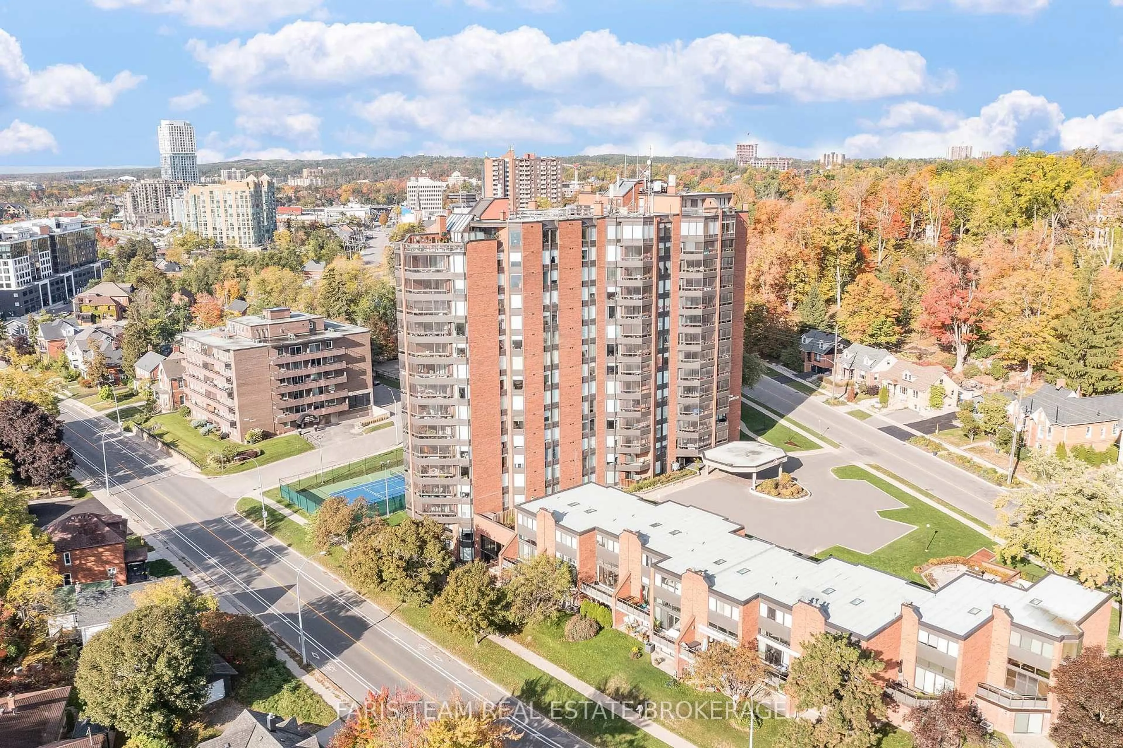 A pic from outside/outdoor area/front of a property/back of a property/a pic from drone, city buildings view from balcony for 181 Collier St #707, Barrie Ontario L4M 5L6
