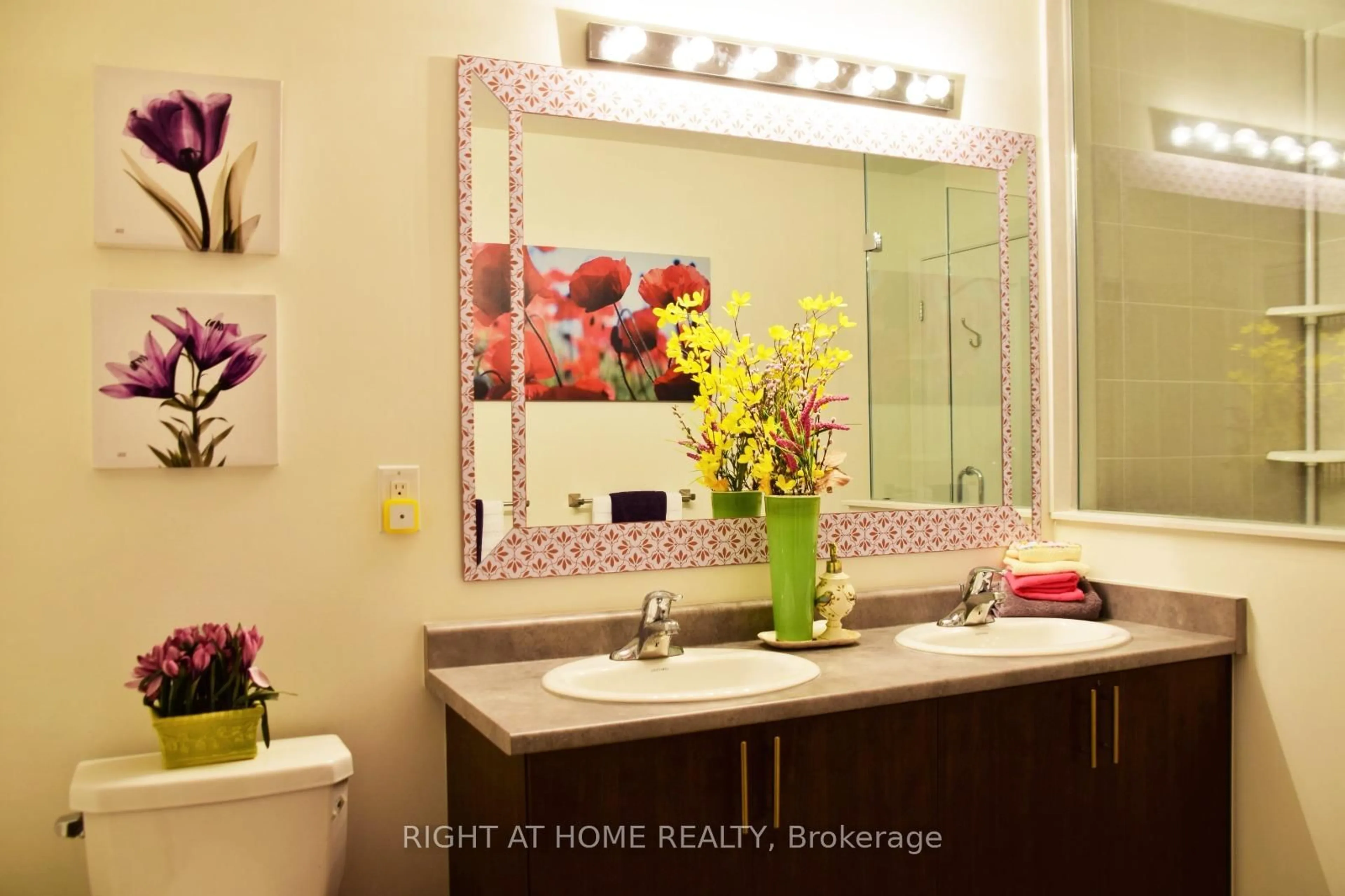 Contemporary bathroom, ceramic/tile floor for 30 Sandhill Crane Dr, Wasaga Beach Ontario L9Z 0J6