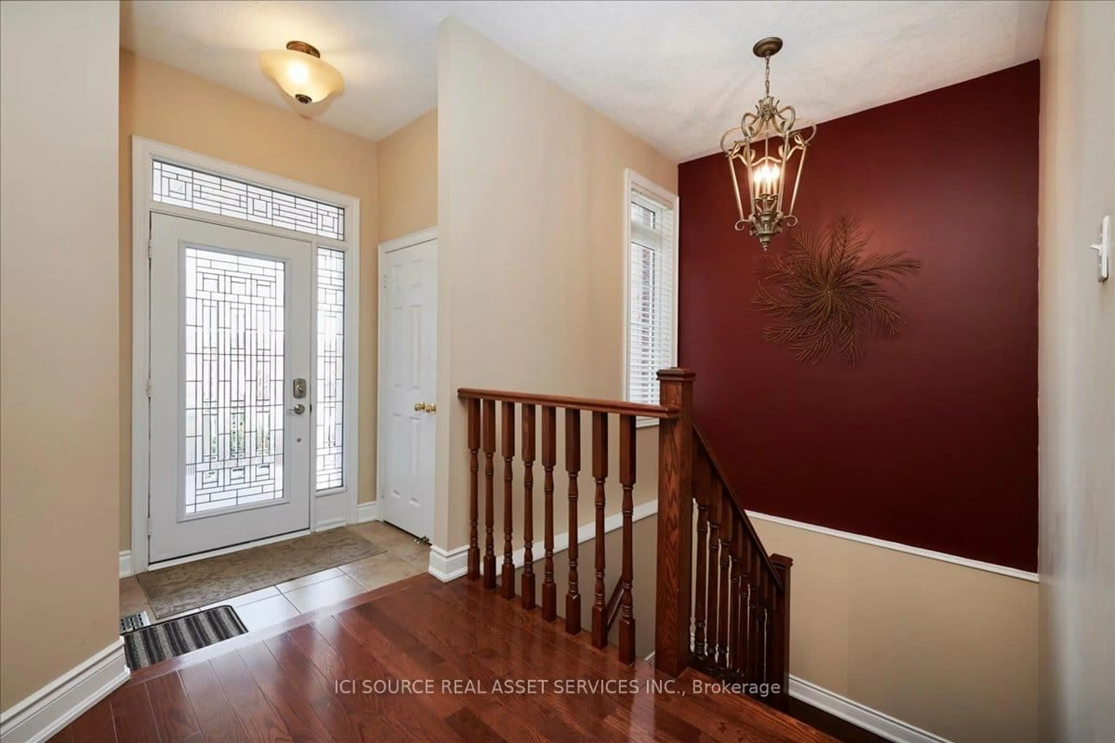 Indoor entryway for 6 Versailles Cres, Barrie Ontario L4M 0B6