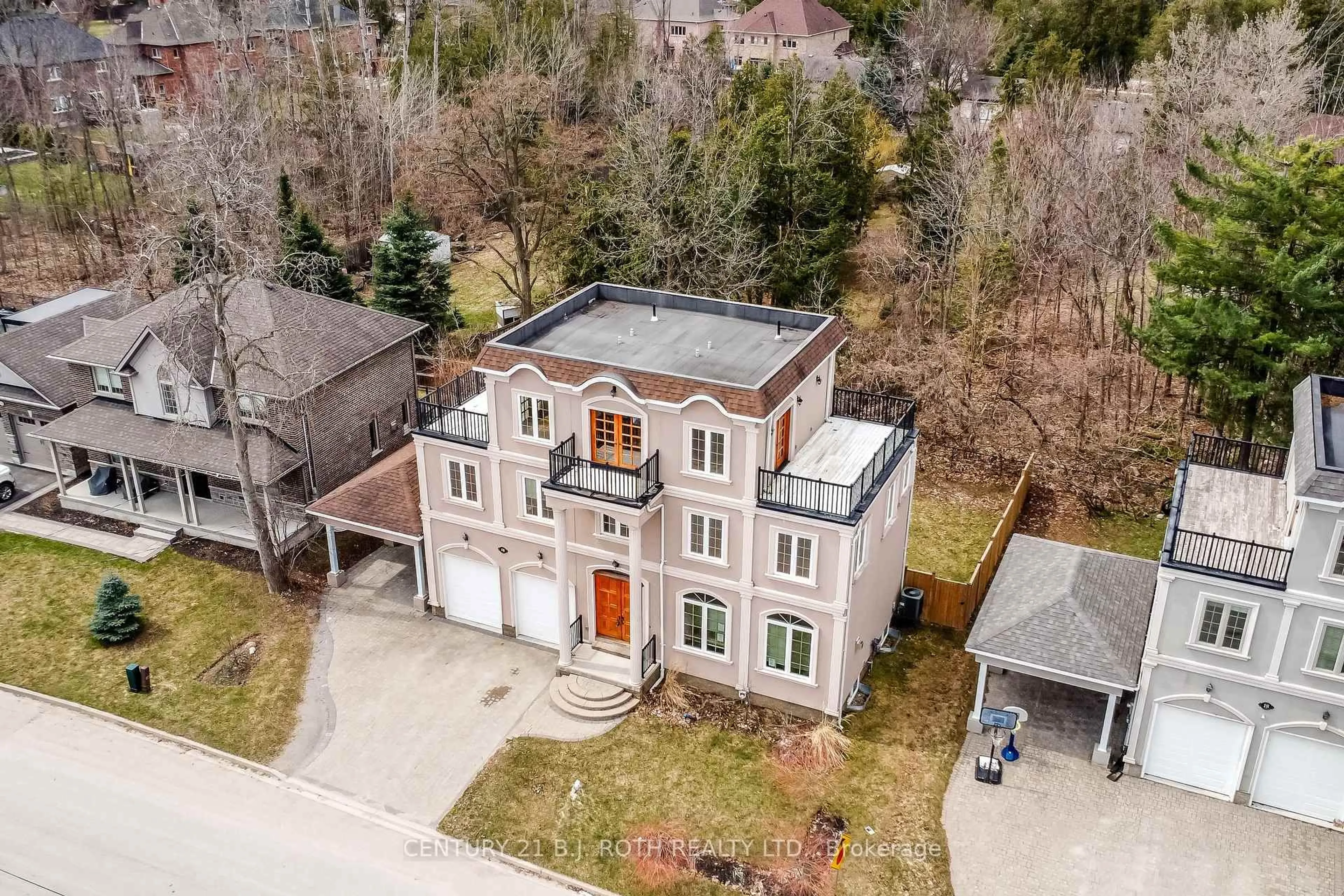 A pic from outside/outdoor area/front of a property/back of a property/a pic from drone, street for 16 GRAY Lane, Barrie Ontario L4N 7T1
