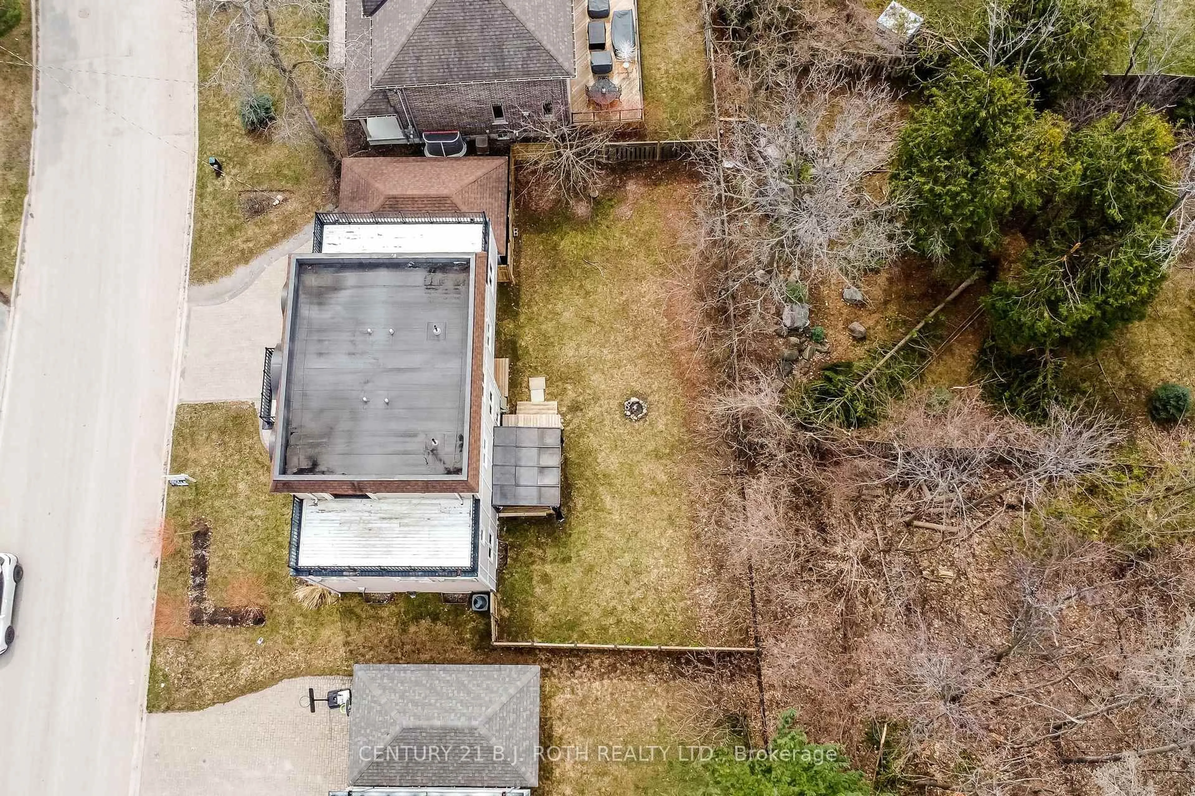 A pic from outside/outdoor area/front of a property/back of a property/a pic from drone, street for 16 GRAY Lane, Barrie Ontario L4N 7T1