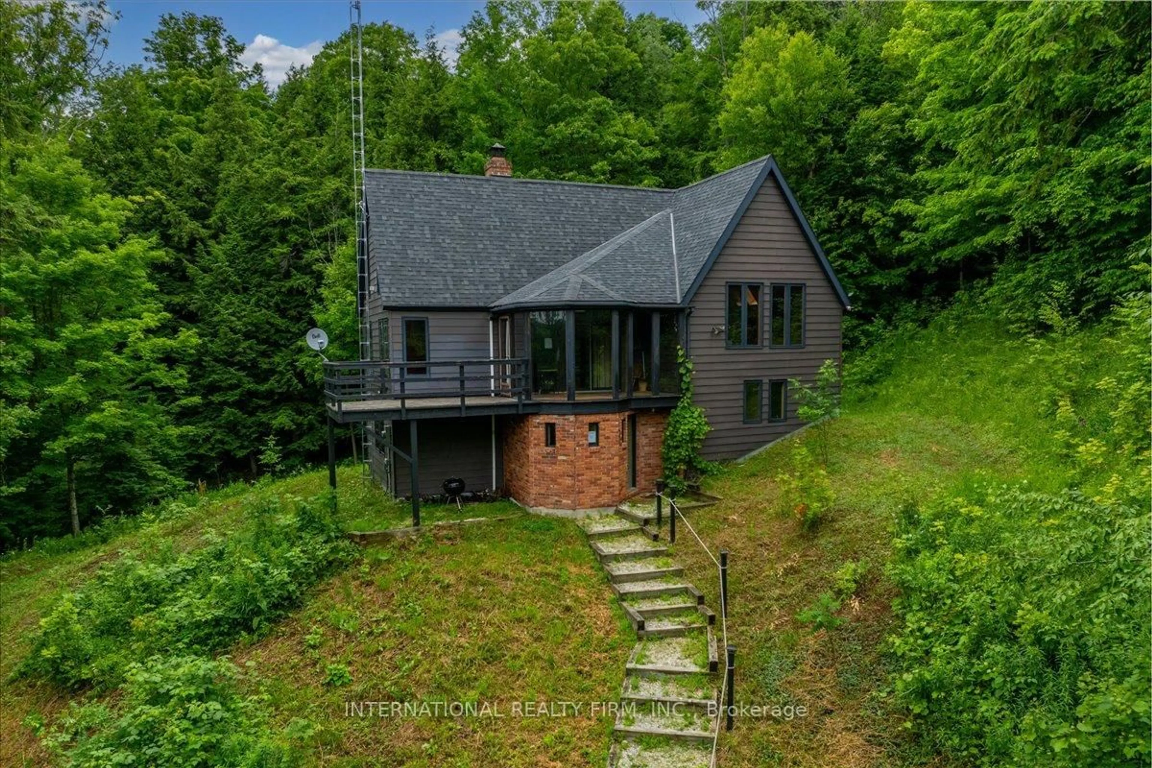 A pic from outside/outdoor area/front of a property/back of a property/a pic from drone, unknown for 2445 Riverside Dr, Clearview Ontario L0M 1G0