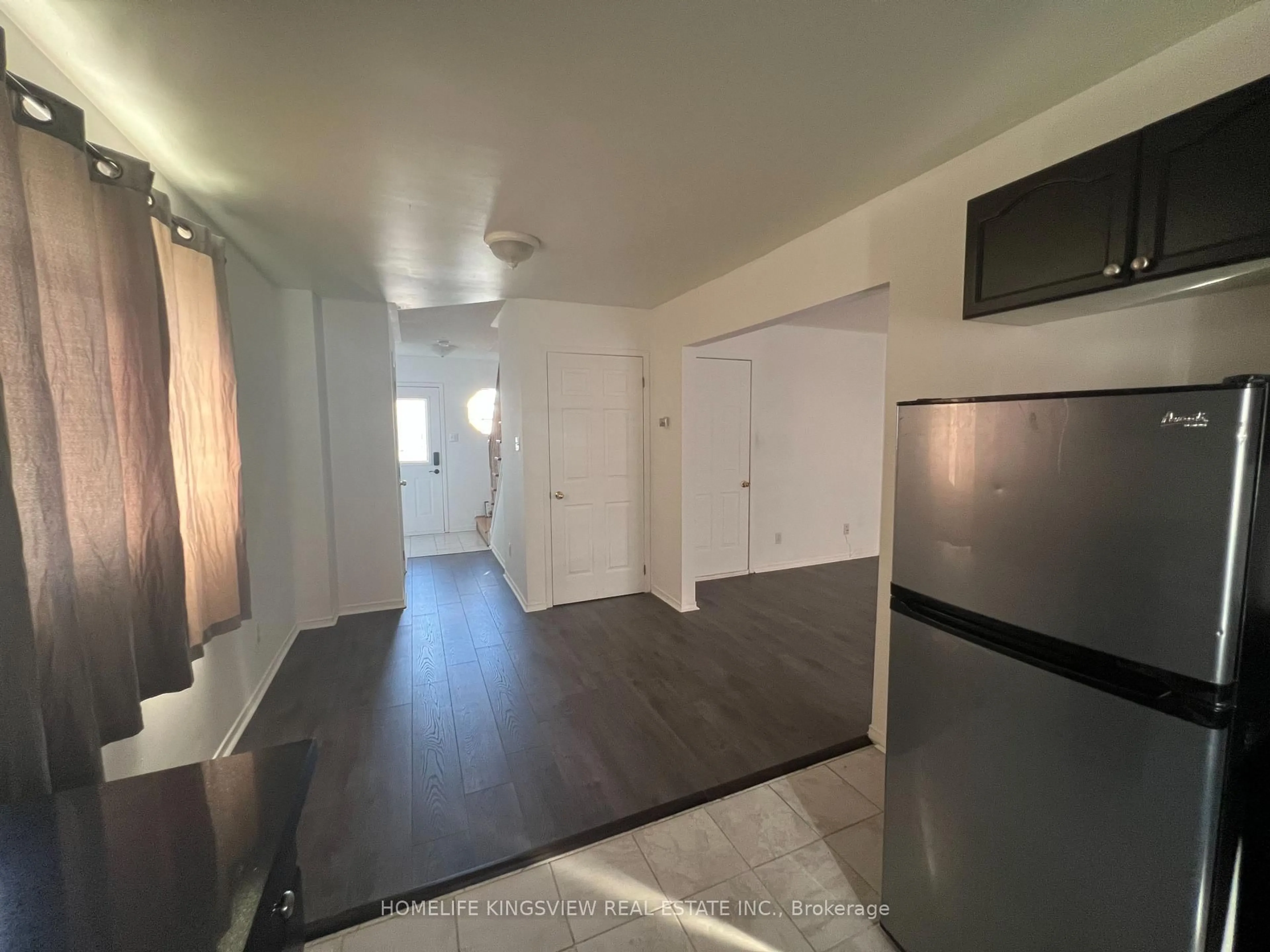 A pic of a room for 1 Charleson Dr, Barrie Ontario L4N 8N5