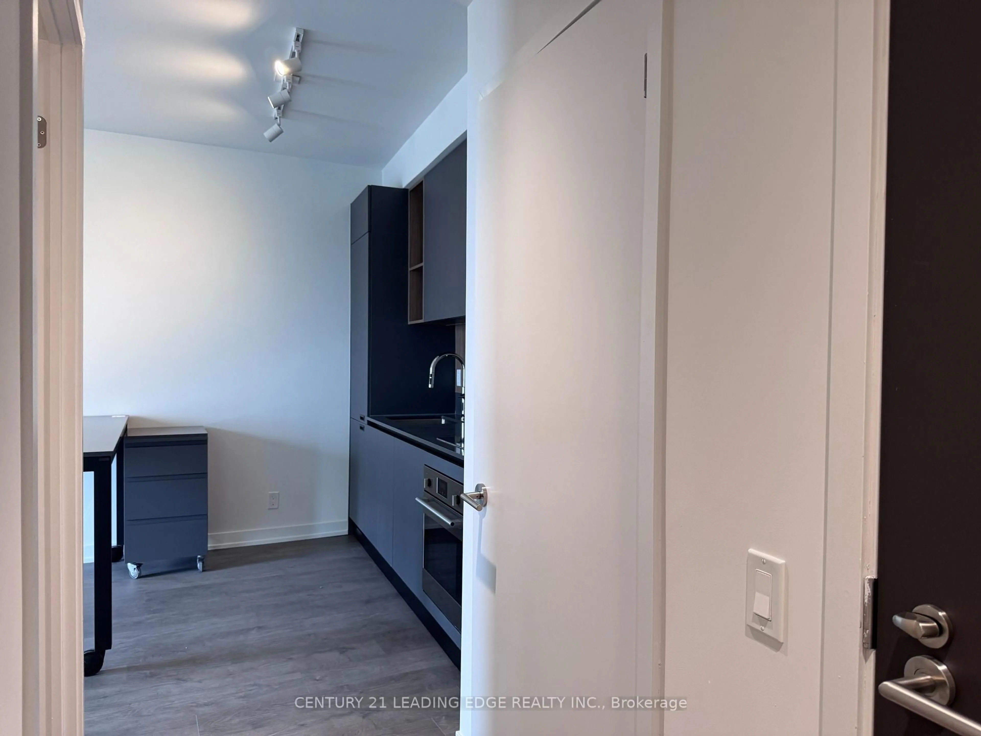 A pic of a room for 39 Mary St #1606, Barrie Ontario L4N 1S9