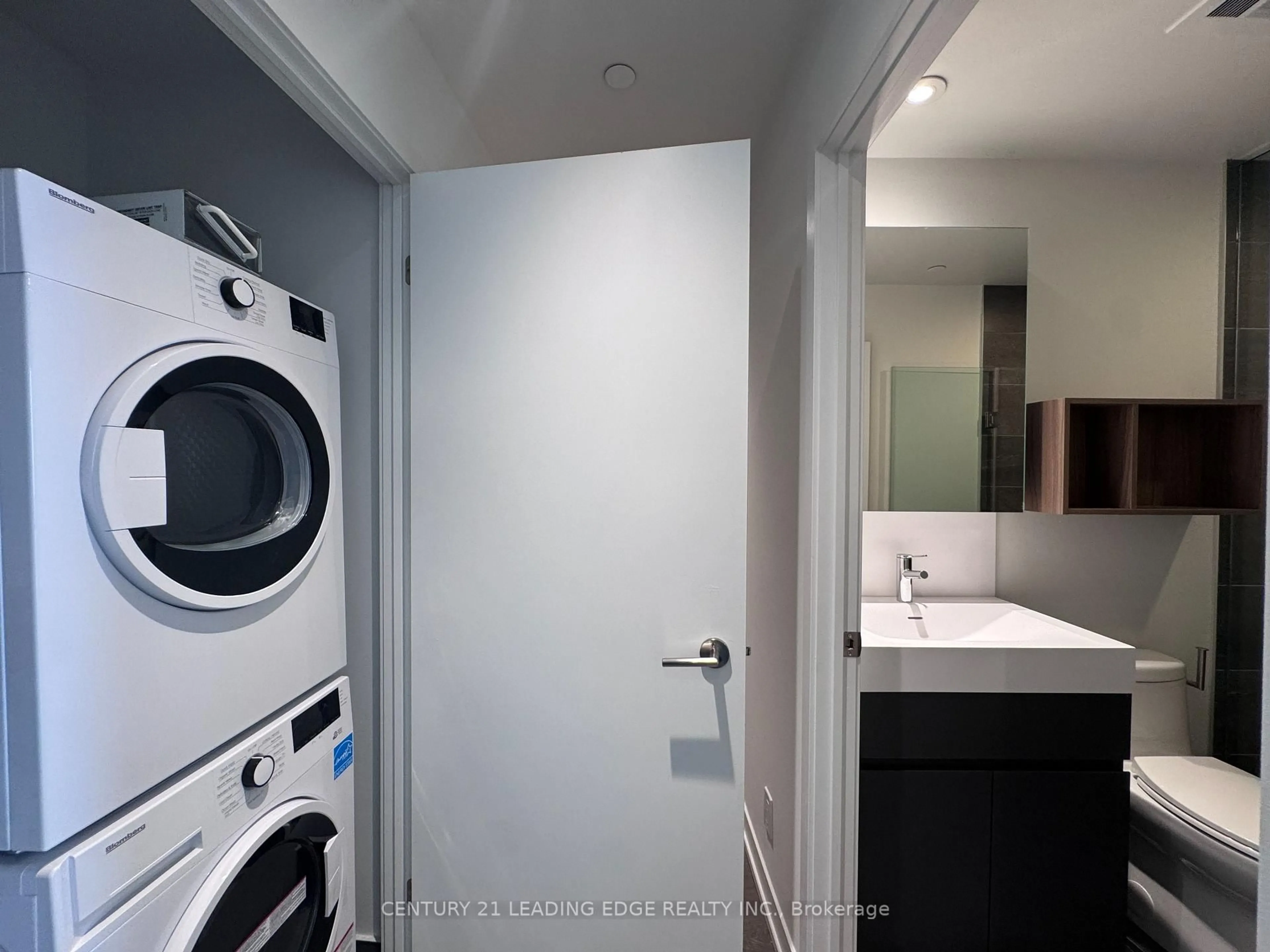 Laundry room for 39 Mary St #1606, Barrie Ontario L4N 1S9