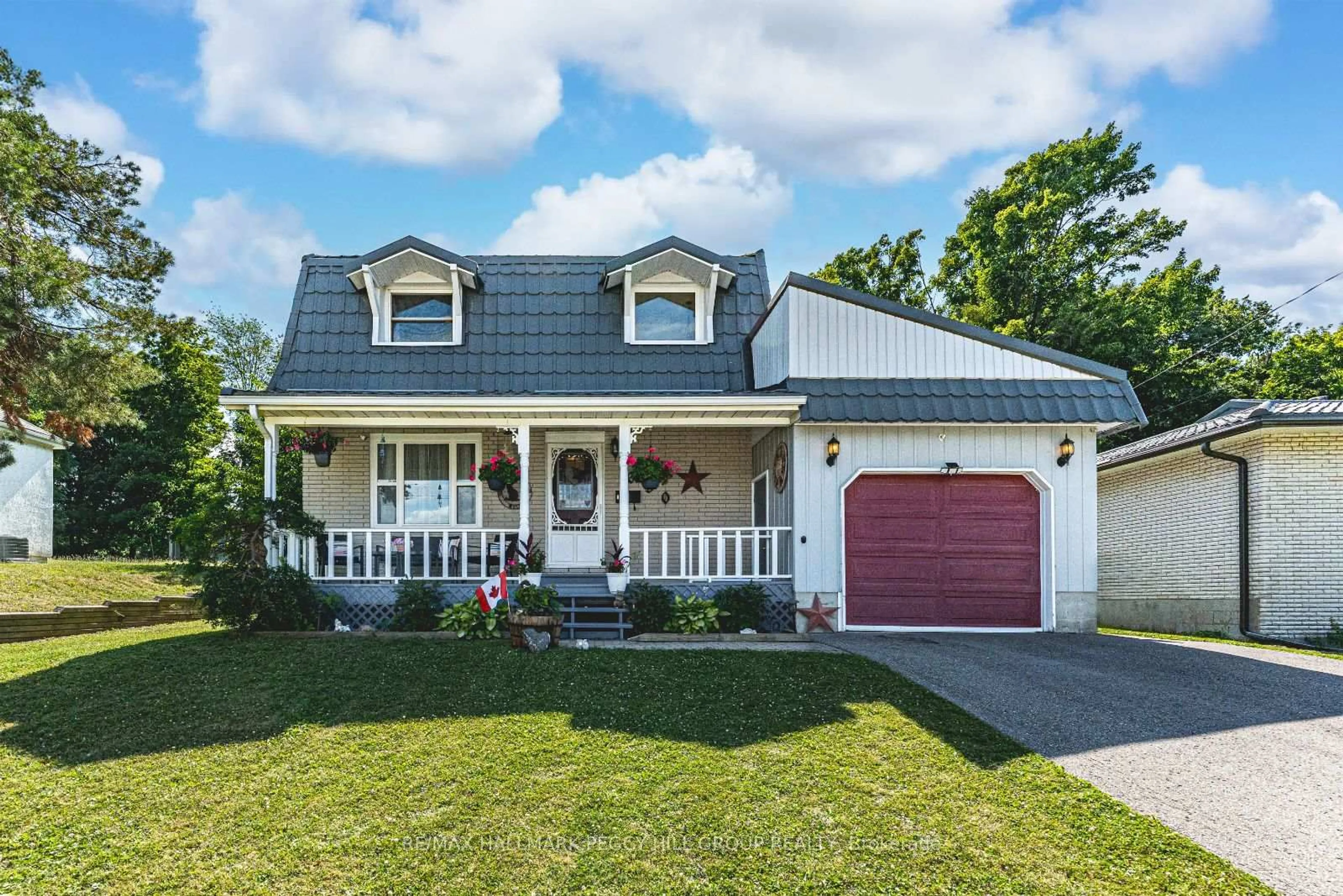 Home with vinyl exterior material, street for 630 William St, Midland Ontario L4R 2T3