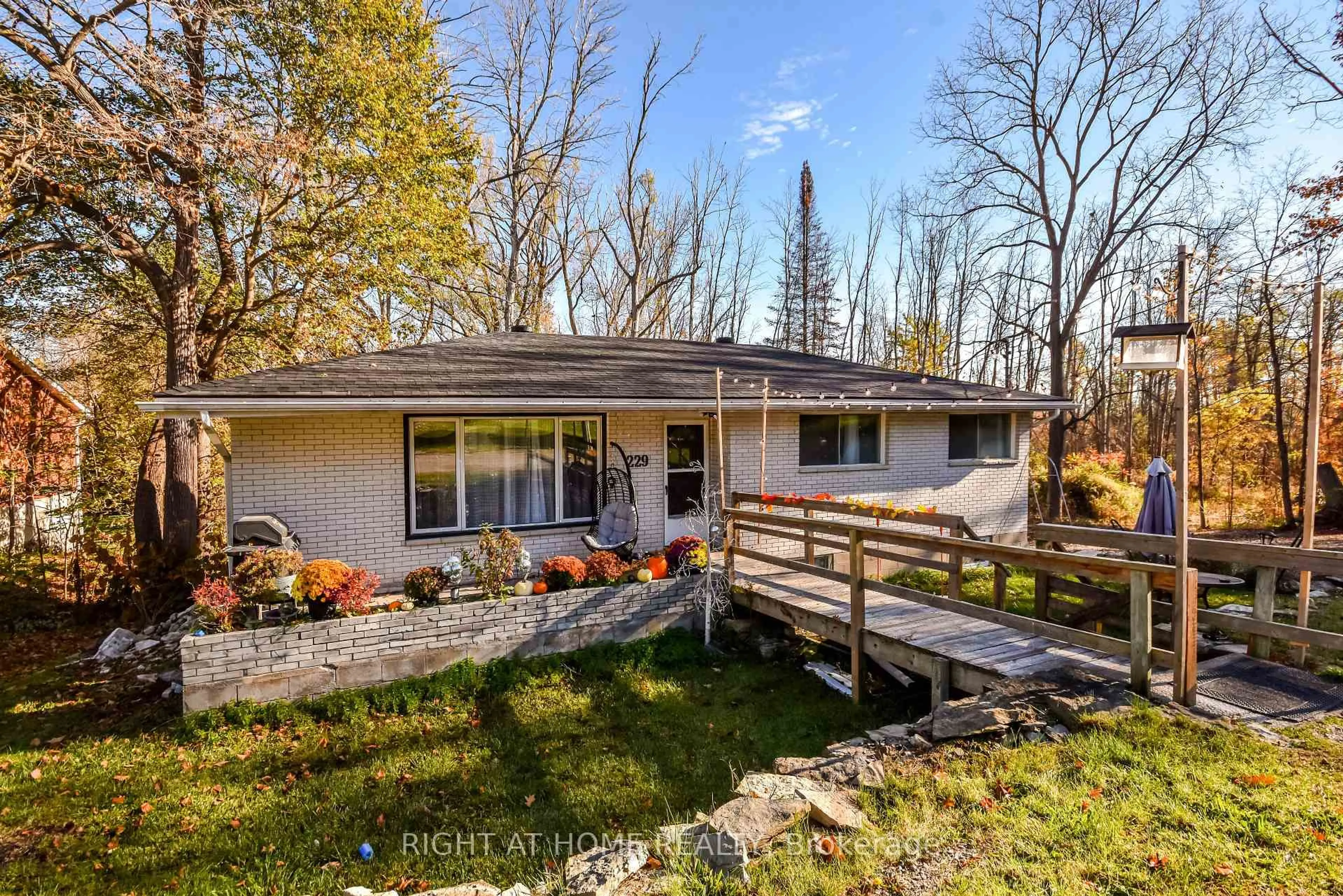 Unknown for 229 Mountain Ave, Tay Ontario L0K 2C0