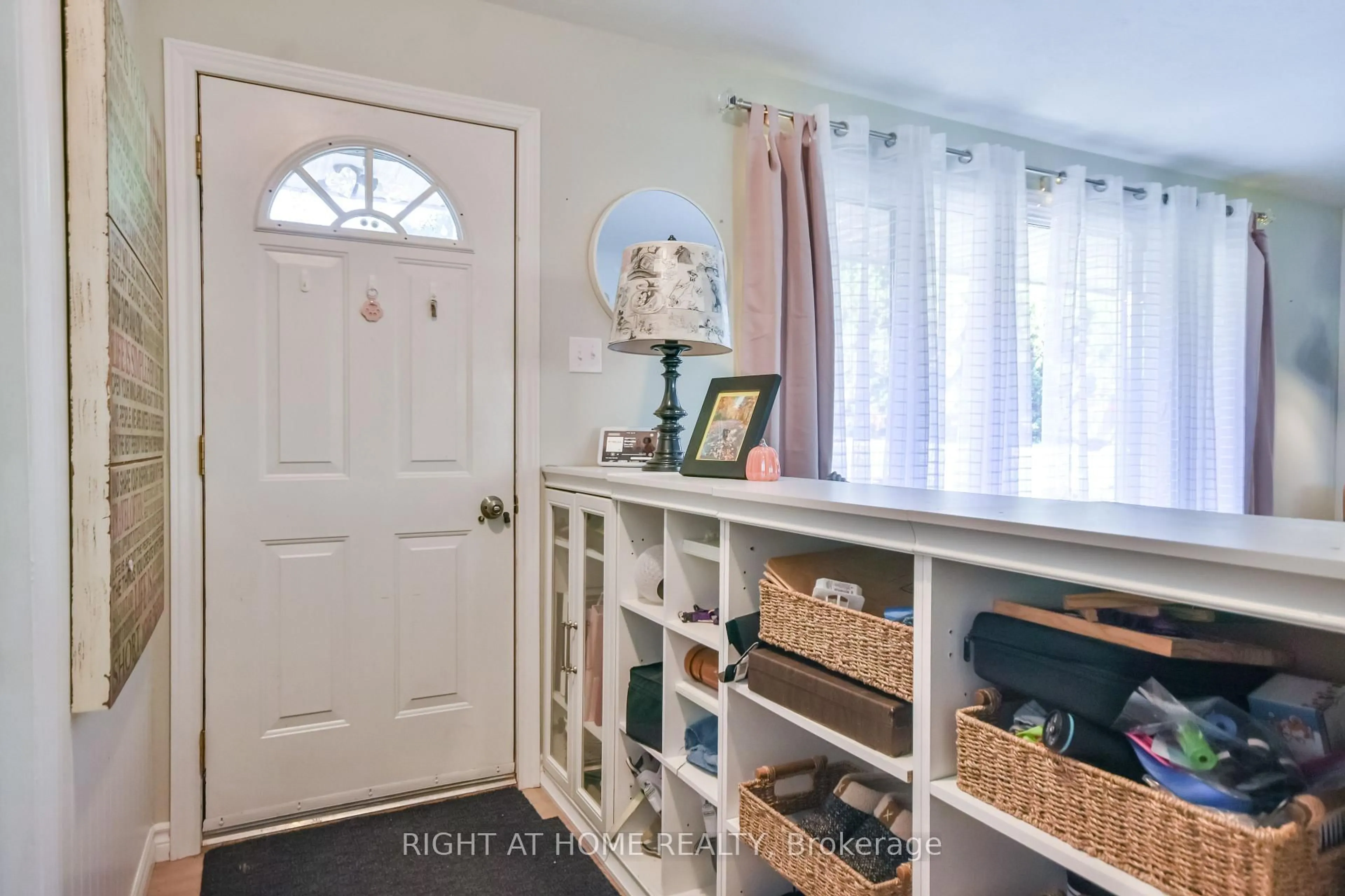 Indoor entryway for 229 Mountain Ave, Tay Ontario L0K 2C0