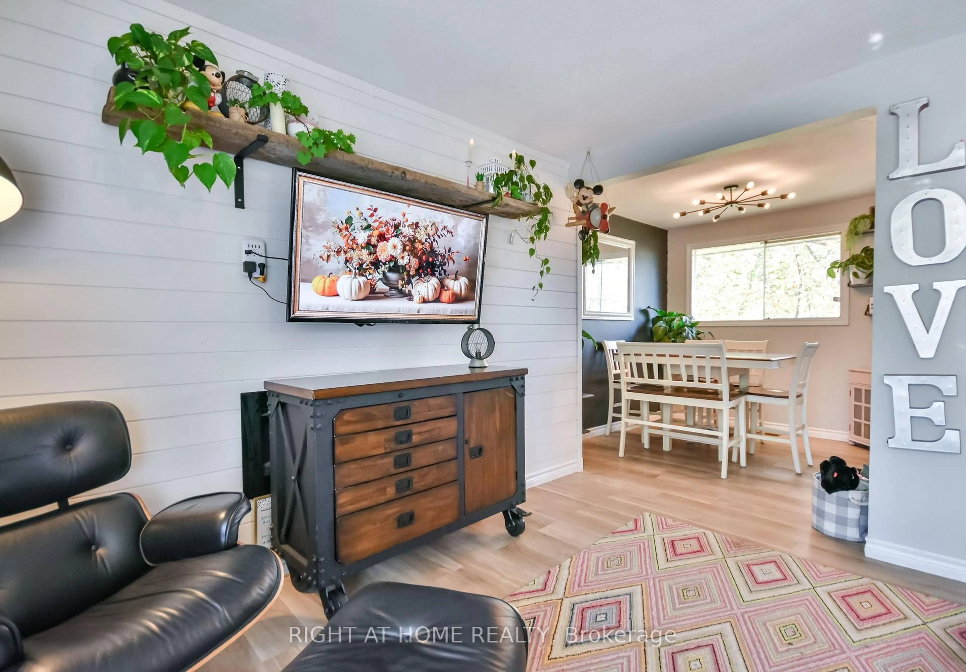Living room with furniture, unknown for 229 Mountain Ave, Tay Ontario L0K 2C0
