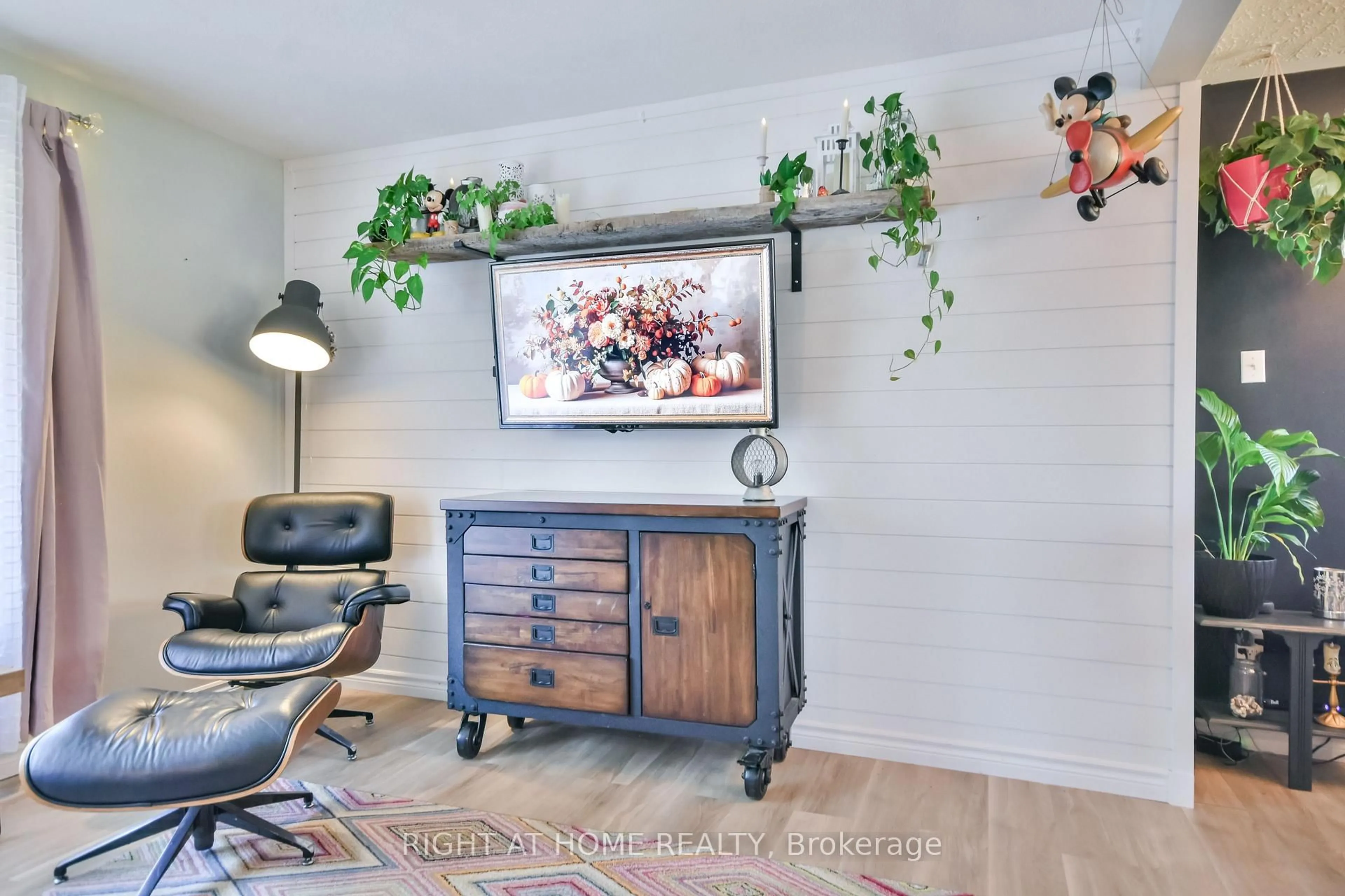 Unknown for 229 Mountain Ave, Tay Ontario L0K 2C0