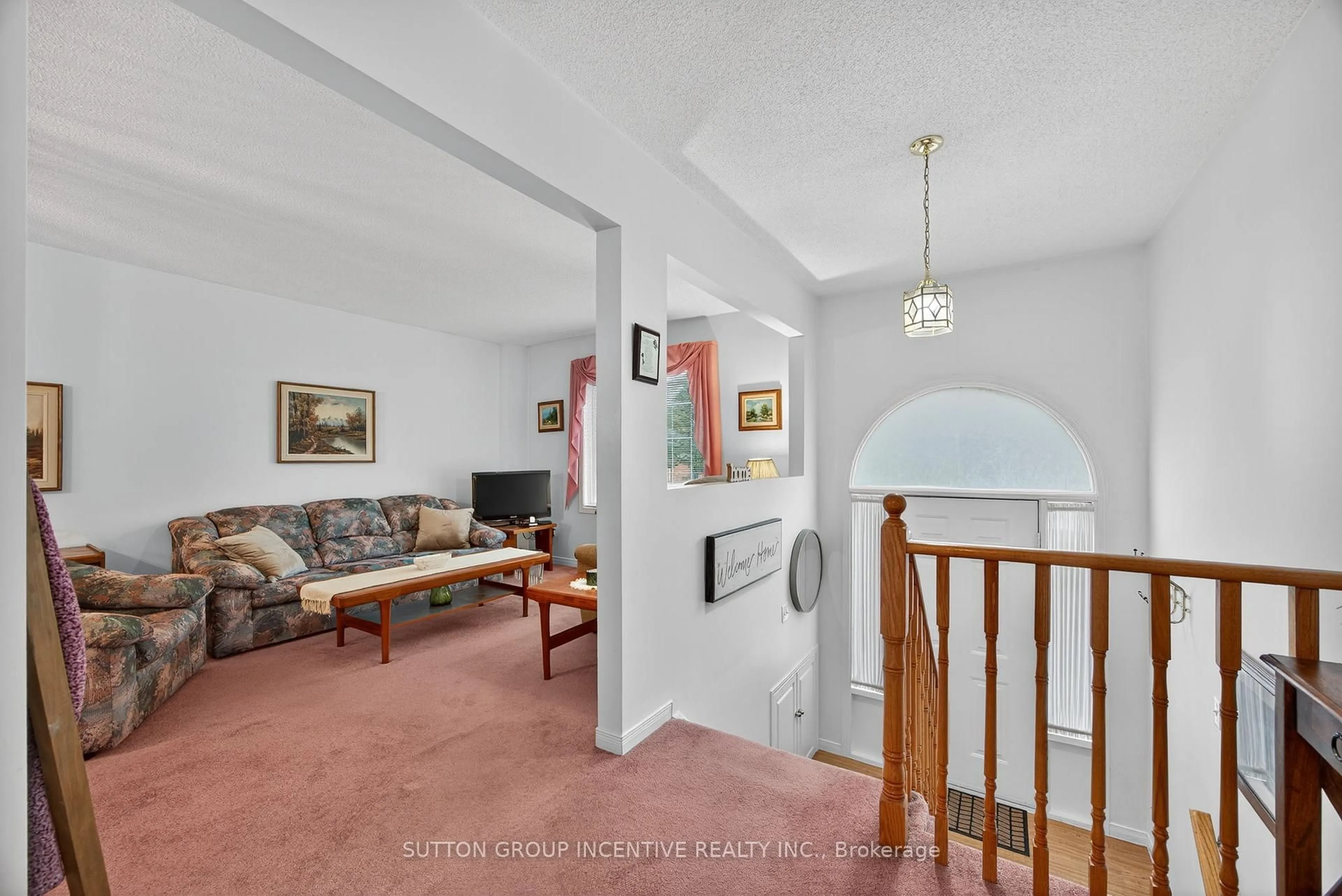 Indoor foyer for 24 Port Royal Tr, Wasaga Beach Ontario L9Z 1H7