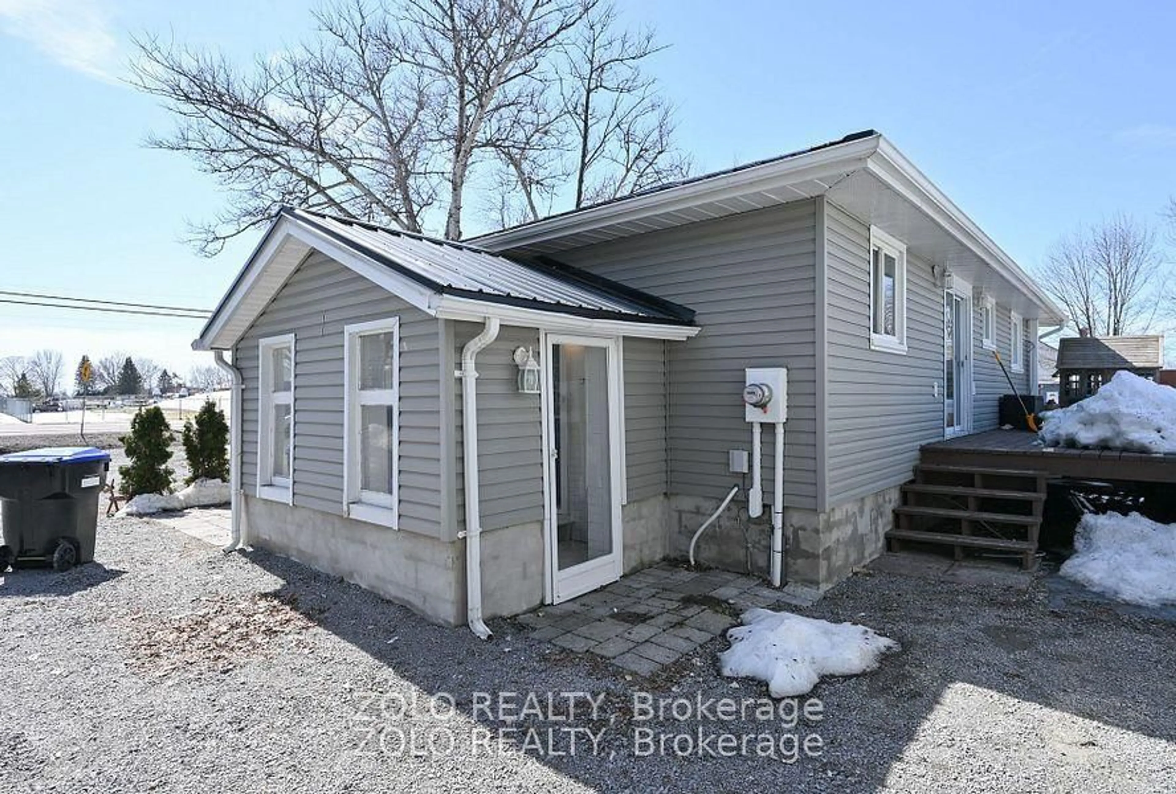 Home with vinyl exterior material, unknown for 5653 Highway 12 Highway, Ramara Ontario L3V 6H7