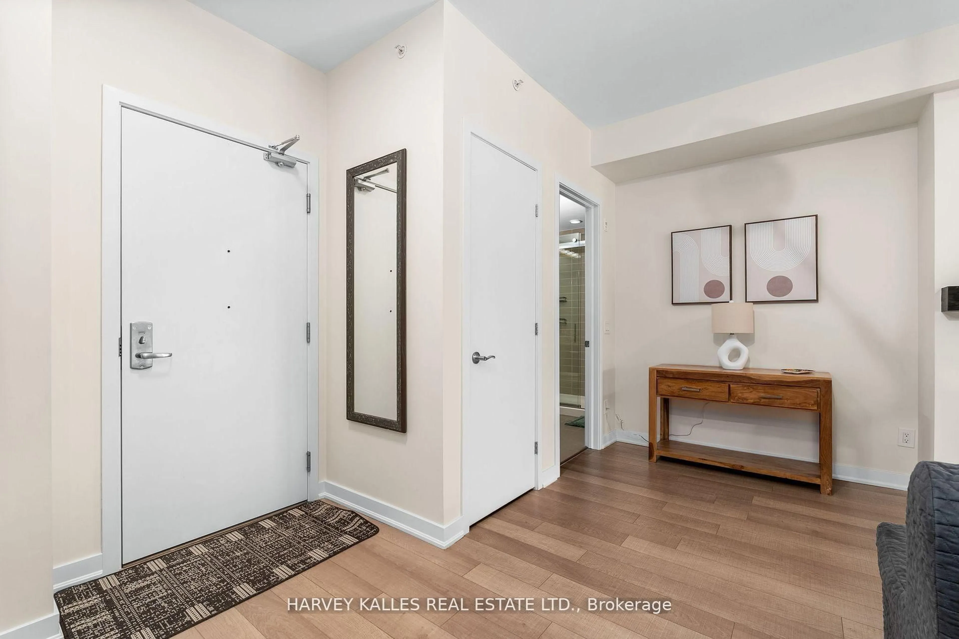 Indoor entryway for 40 Horseshoe Blvd #416, Oro-Medonte Ontario L4M 4Y8