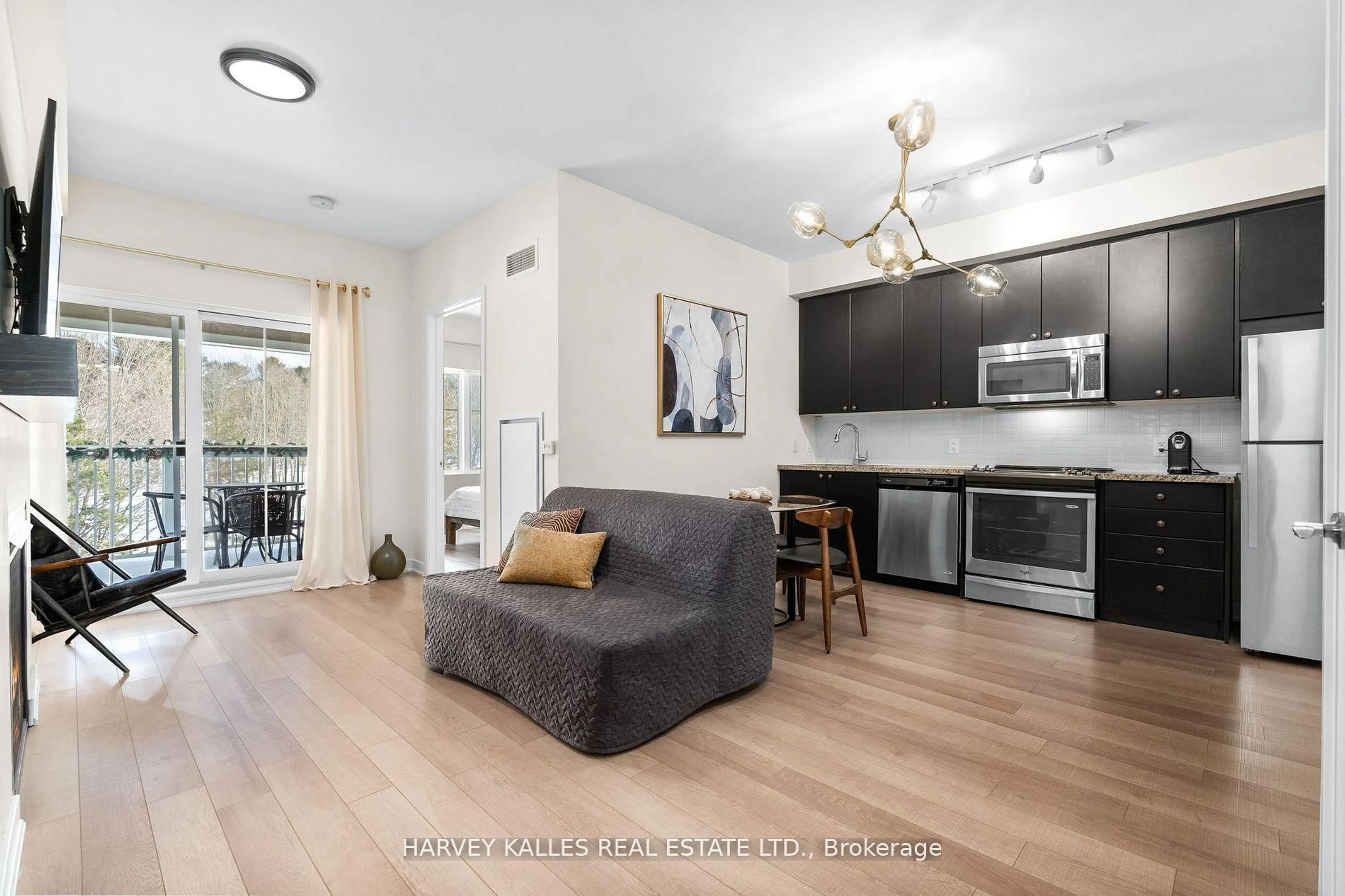 Open concept kitchen, unknown for 40 Horseshoe Blvd #416, Oro-Medonte Ontario L4M 4Y8