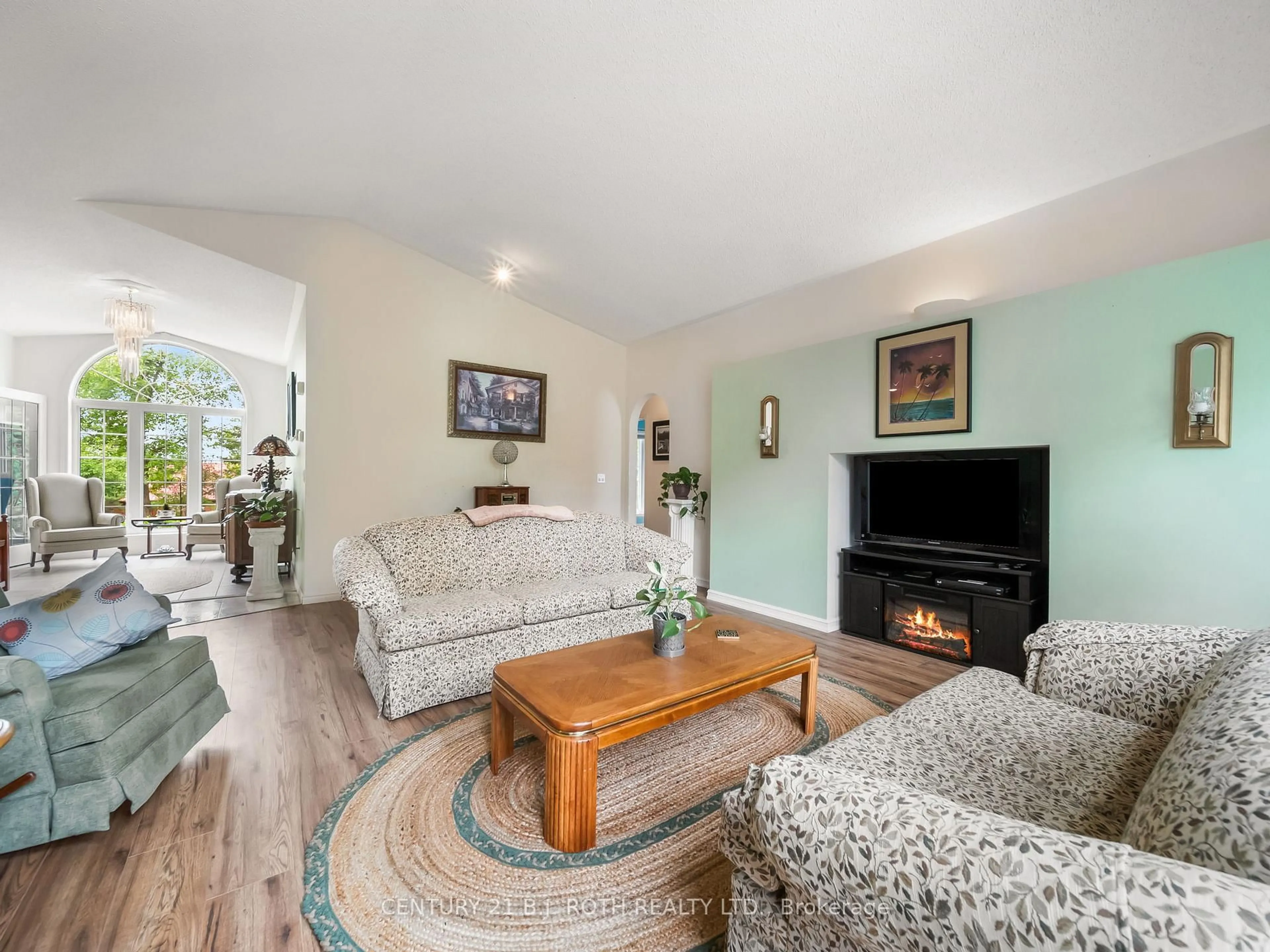 Living room with furniture, unknown for 4 Beechwood Cres, Oro-Medonte Ontario L0L 1T0