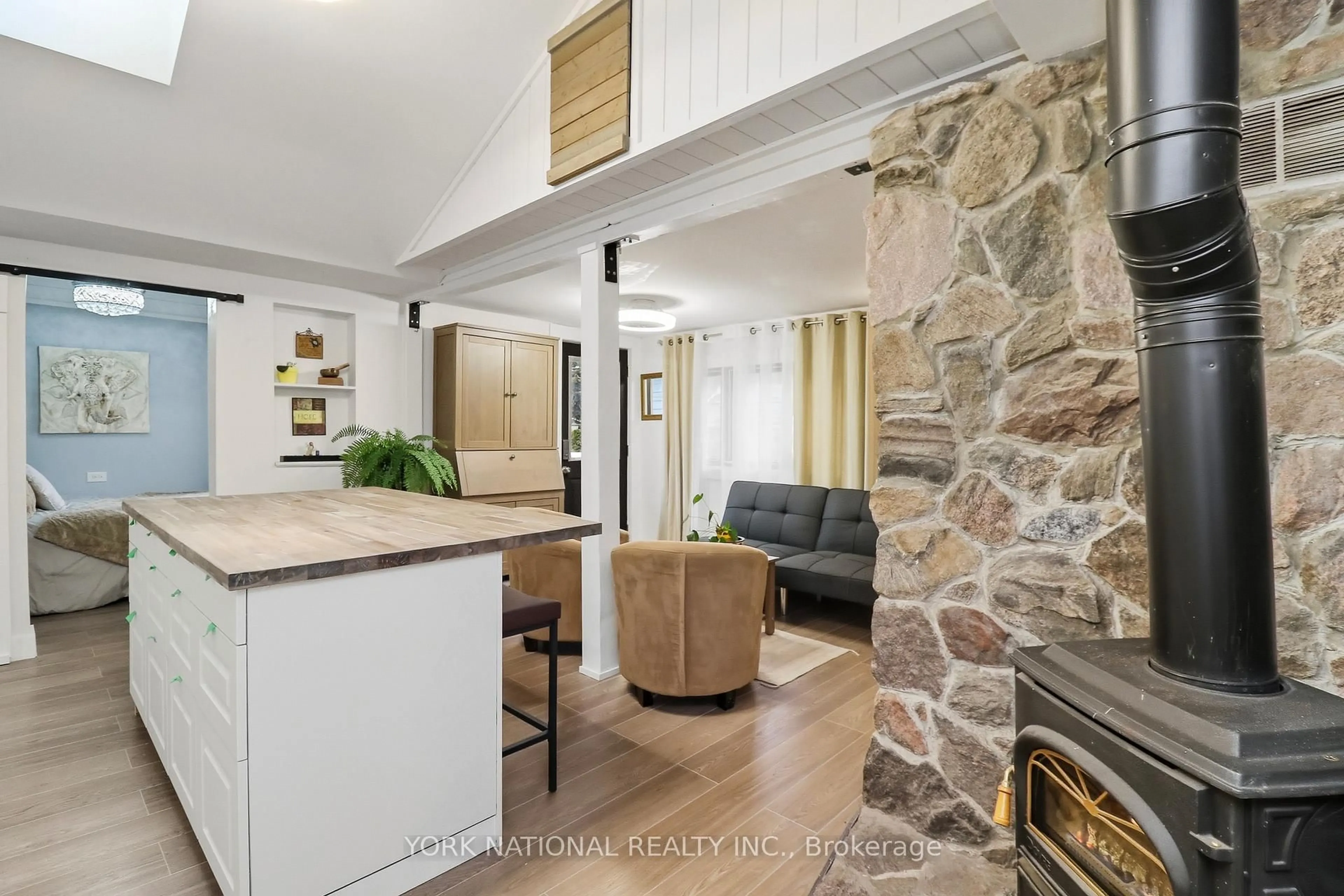 Open concept kitchen, ceramic/tile floor for 72 57th St, Wasaga Beach Ontario L9Z 1W2