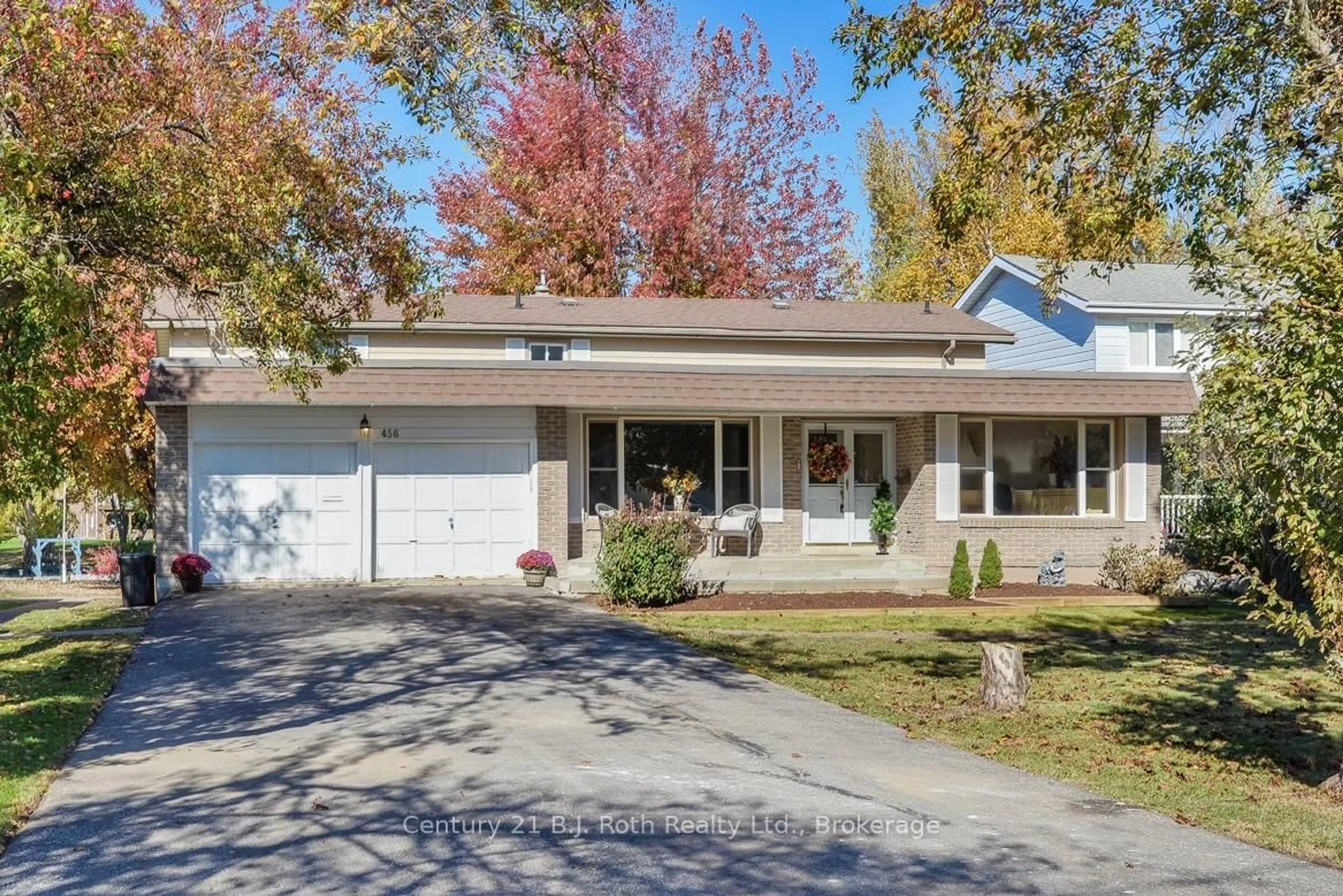 Home with vinyl exterior material, street for 456 Mooney Cres, Orillia Ontario L3V 6R4