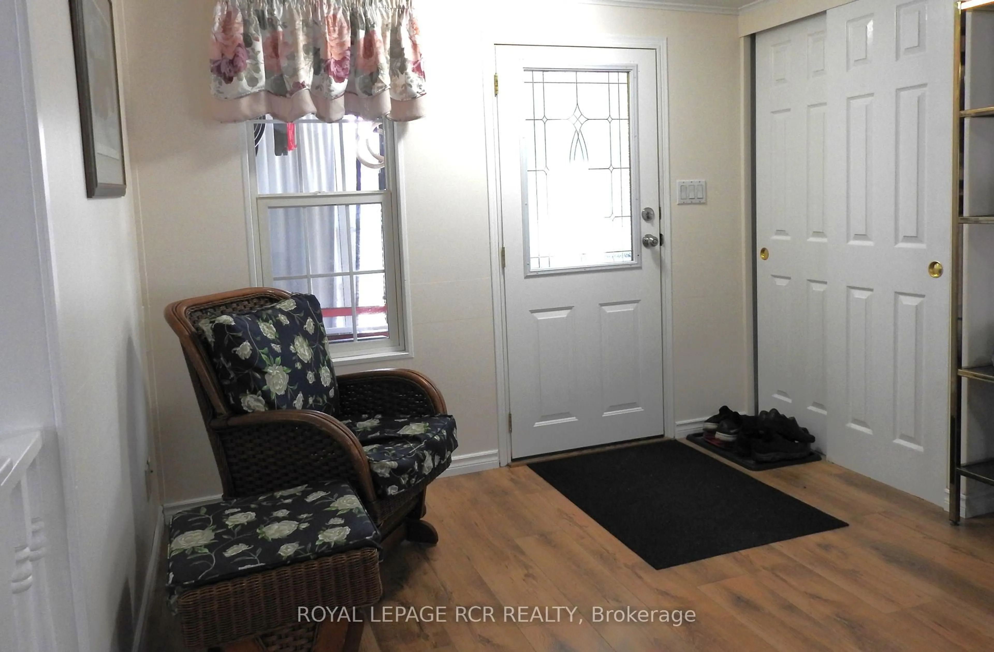 Indoor entryway for 55 Topaz St, Wasaga Beach Ontario L9Z 1X7