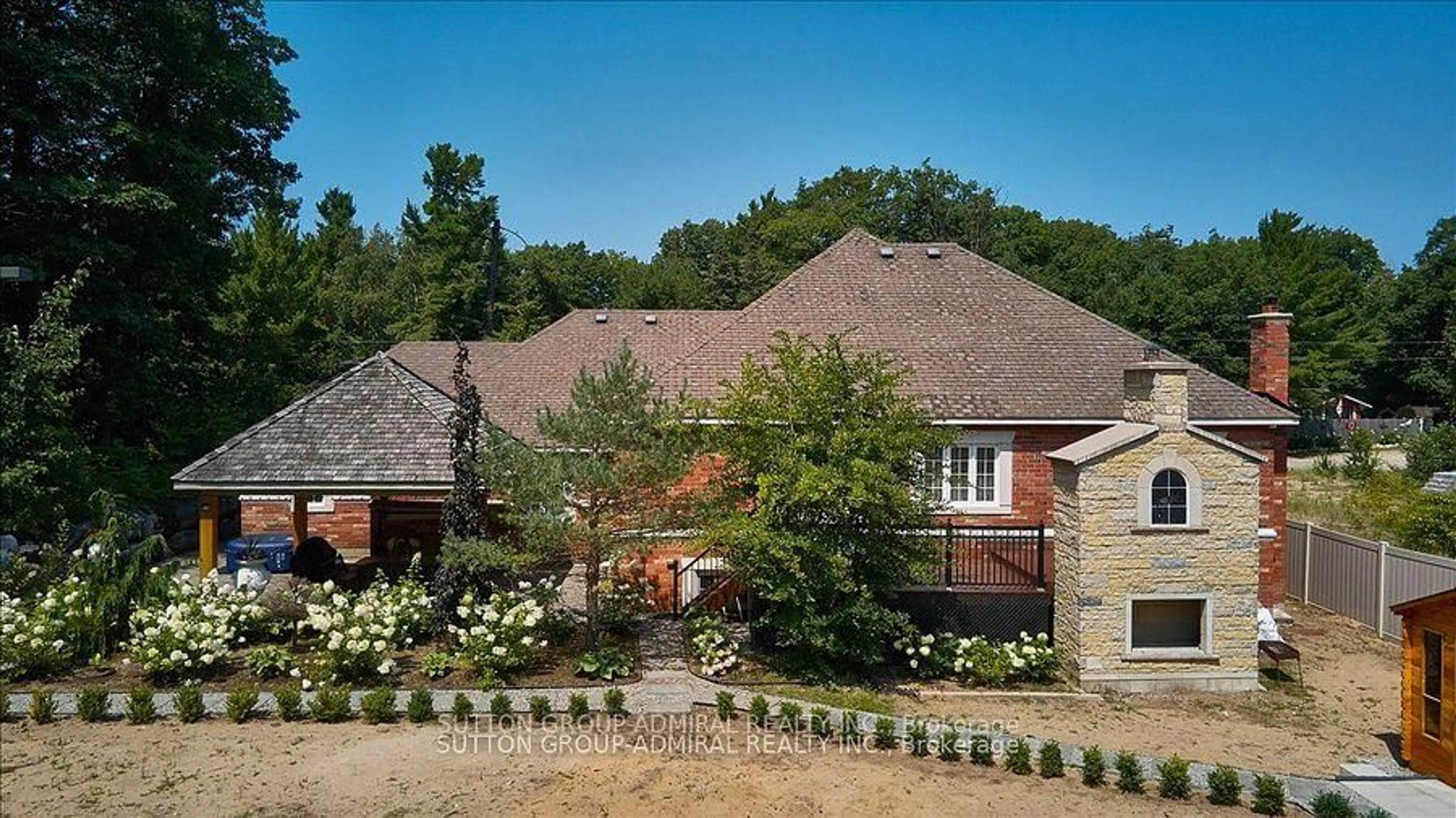 A pic from outside/outdoor area/front of a property/back of a property/a pic from drone, building for 9 Tucson Rd, Tiny Ontario L9M 0B6