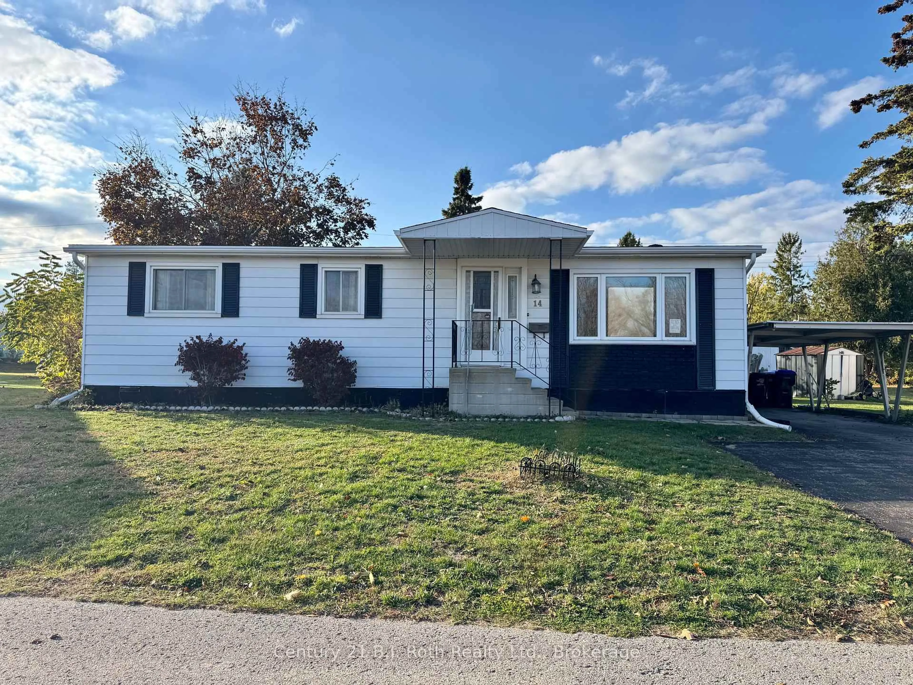 Home with vinyl exterior material, street for 14 Muir Dr, Oro-Medonte Ontario L3V 0P9