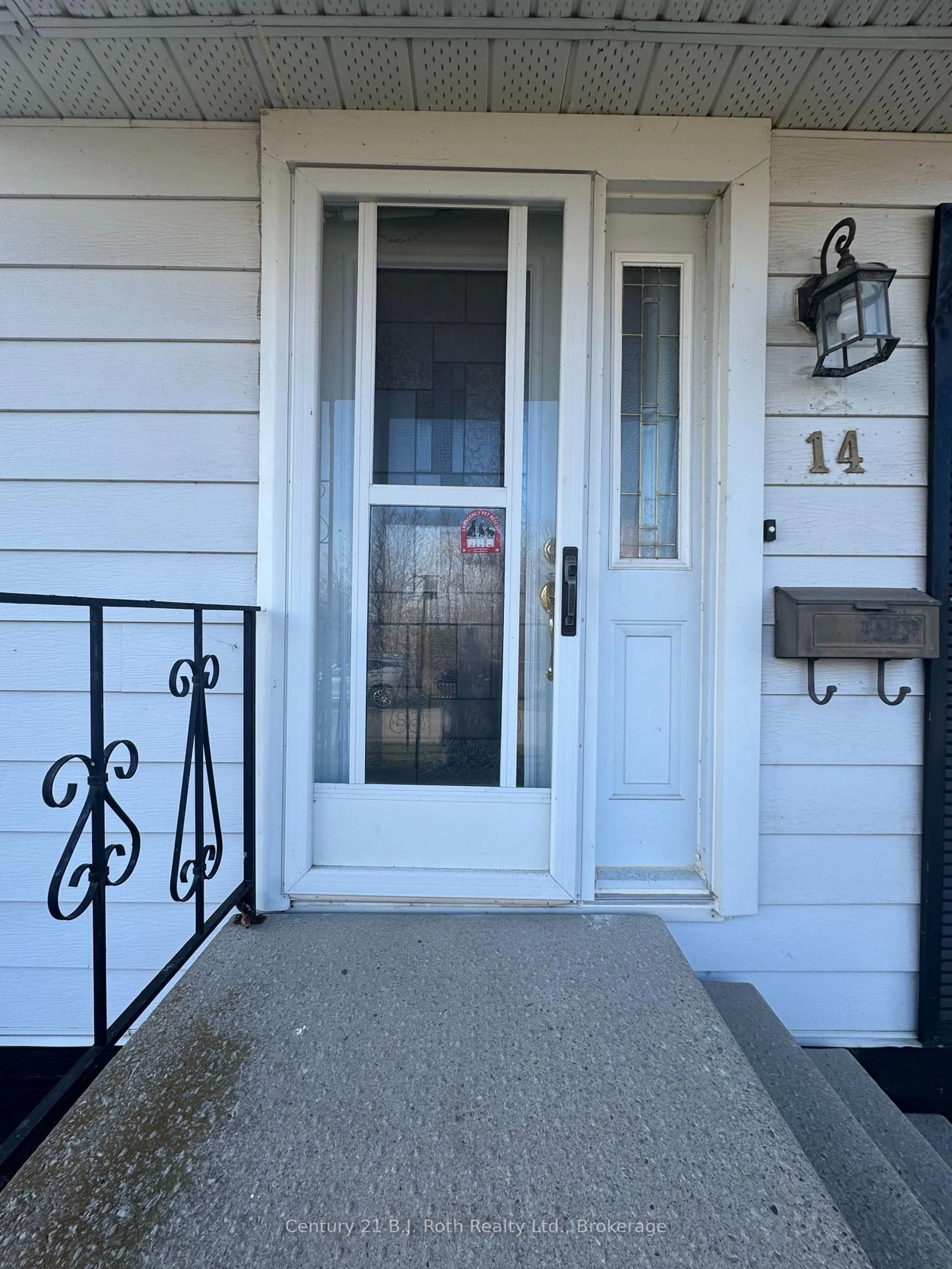 Indoor entryway for 14 Muir Dr, Oro-Medonte Ontario L3V 0P9