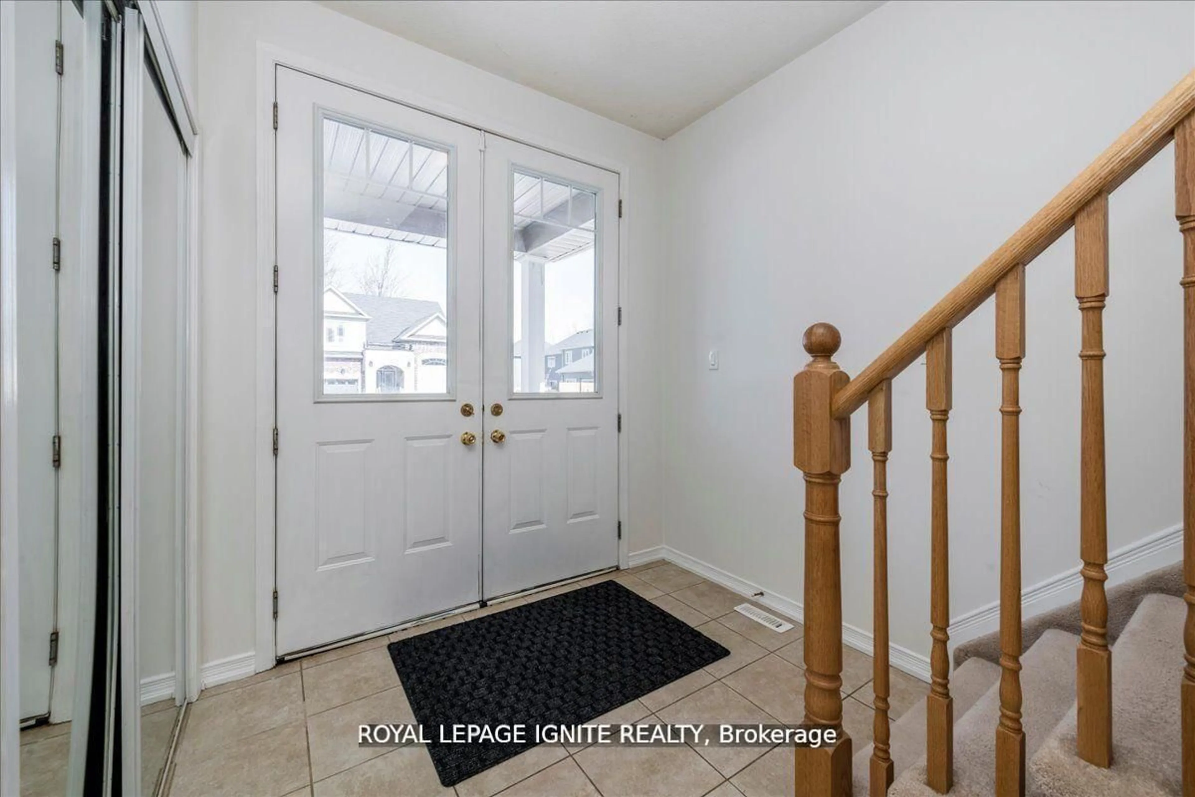 Indoor entryway for 264 Diana Dr, Orillia Ontario L3V 0E2